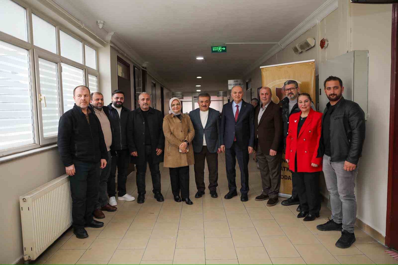 Başkan &Ouml;zl&uuml;: "Esnaf odalarımız, en yakın iş birliği kurumlarımızdır"
