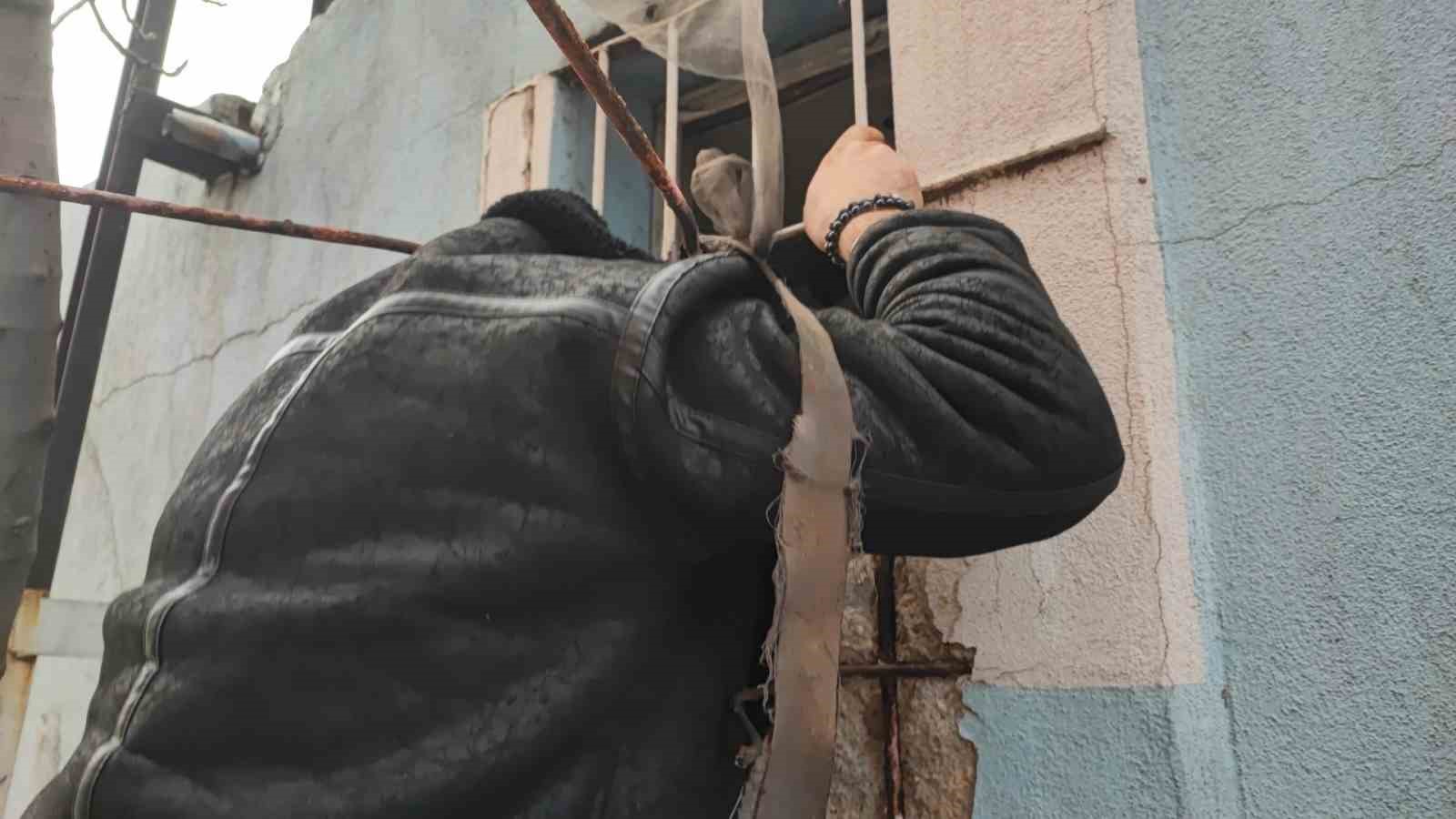 "Kedi bile zor girer" denilen pencereden girdi, sadece iPhone’ları çaldı