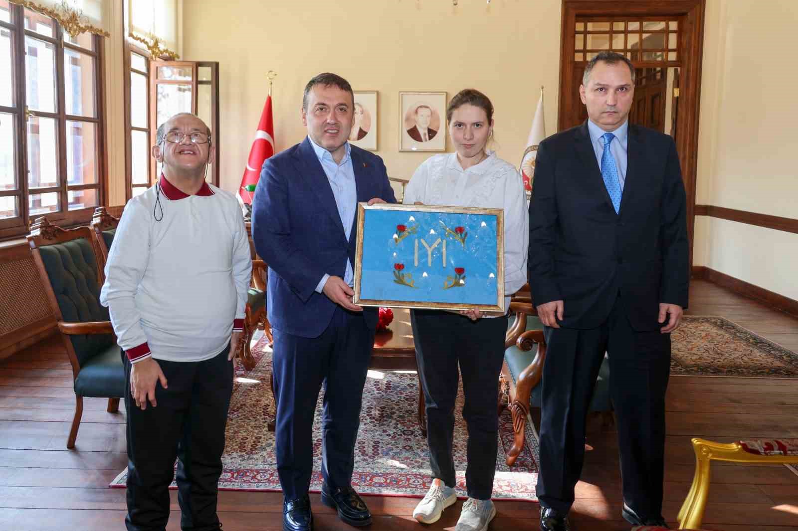 Bilecik’te özel ihtiyaçlı bireyler Vali Sözer’le bir araya geldi