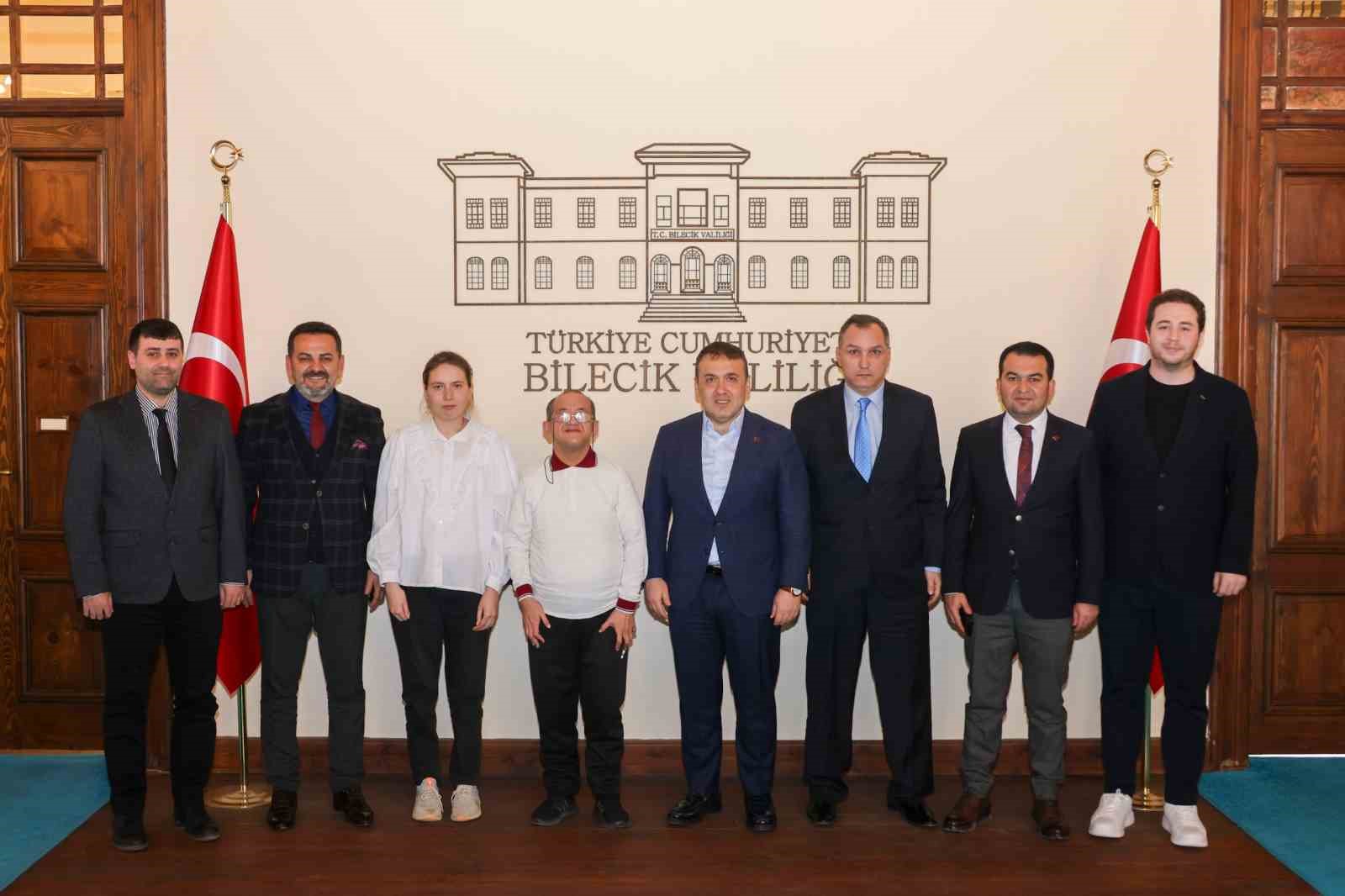 Bilecik&rsquo;te &ouml;zel ihtiya&ccedil;lı bireyler Vali S&ouml;zer&rsquo;le bir araya geldi
