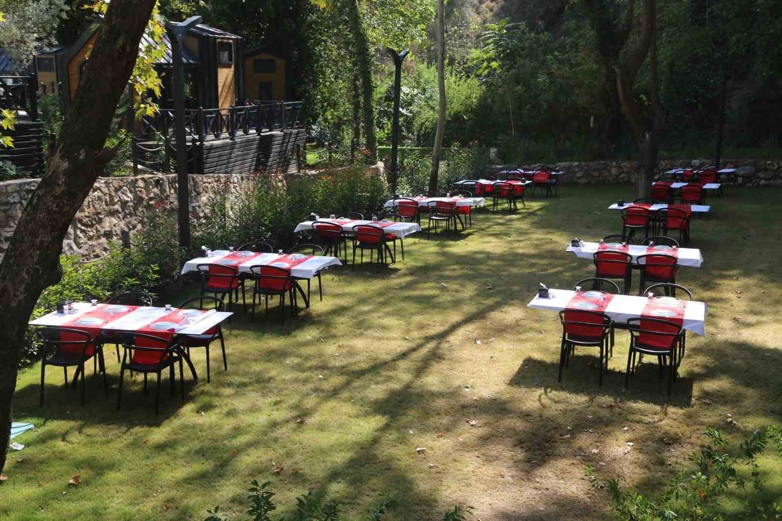 Efeler&rsquo;in konaklama tesisi vatandaşların uğrak noktası haline geldi
