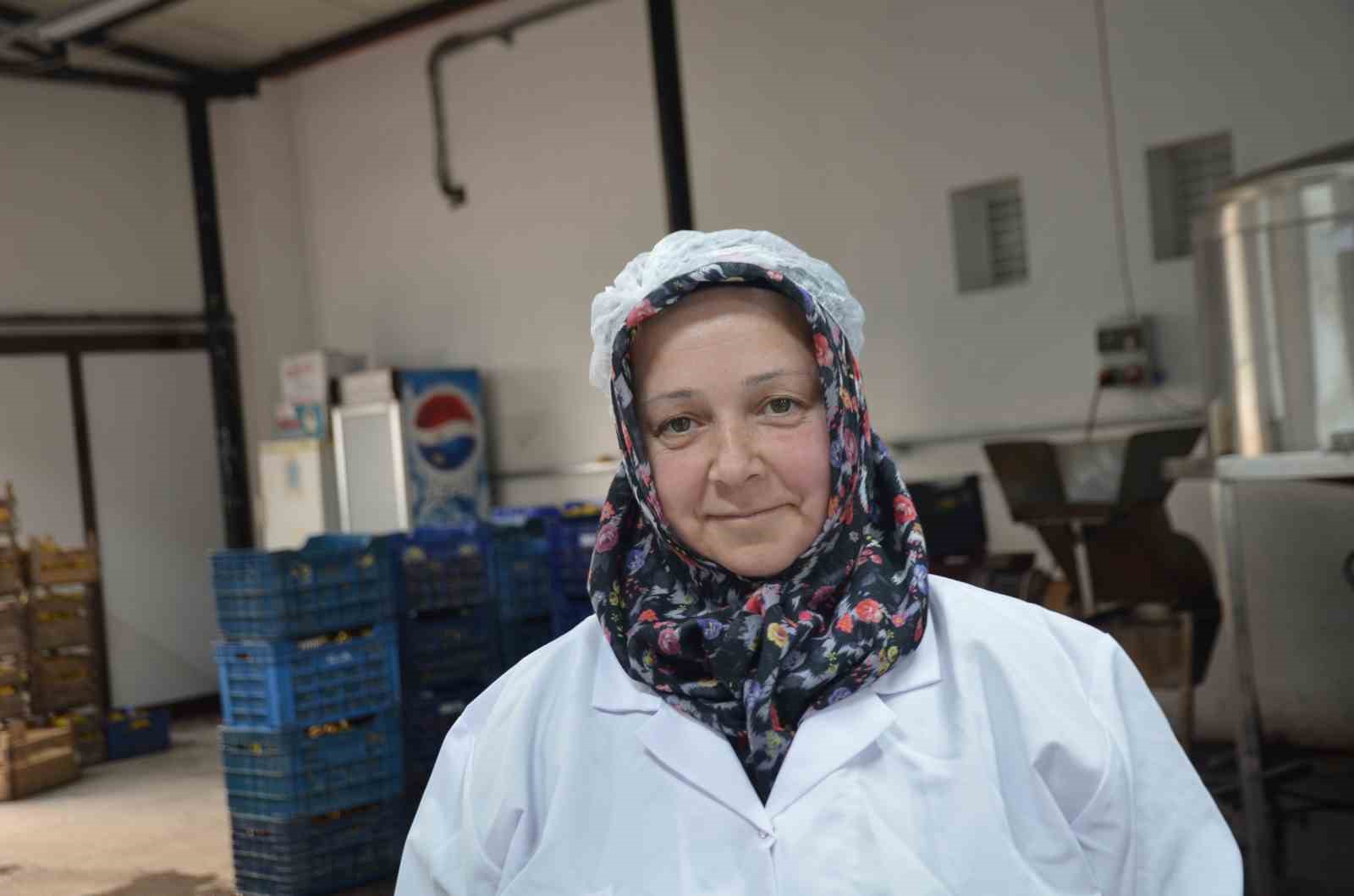 Bu tesiste g&uuml;nde 10 bin adet ayva ve nar lokumu &uuml;retiliyor
