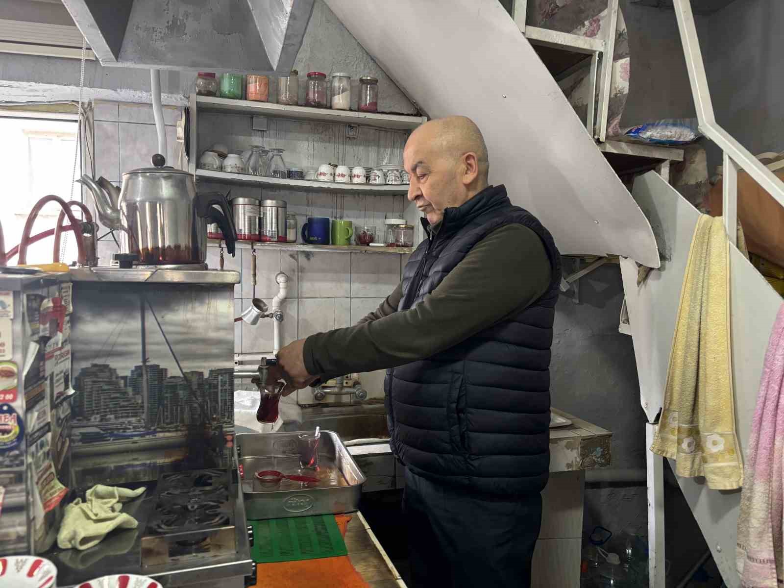 Bu kıraathanede çay 5 lira