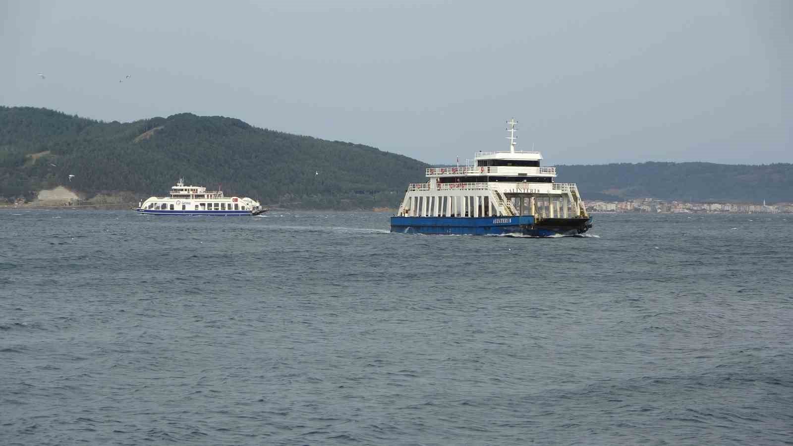 Bozcaada ve G&ouml;k&ccedil;eada&rsquo;ya feribot seferlerine fırtına engeli
