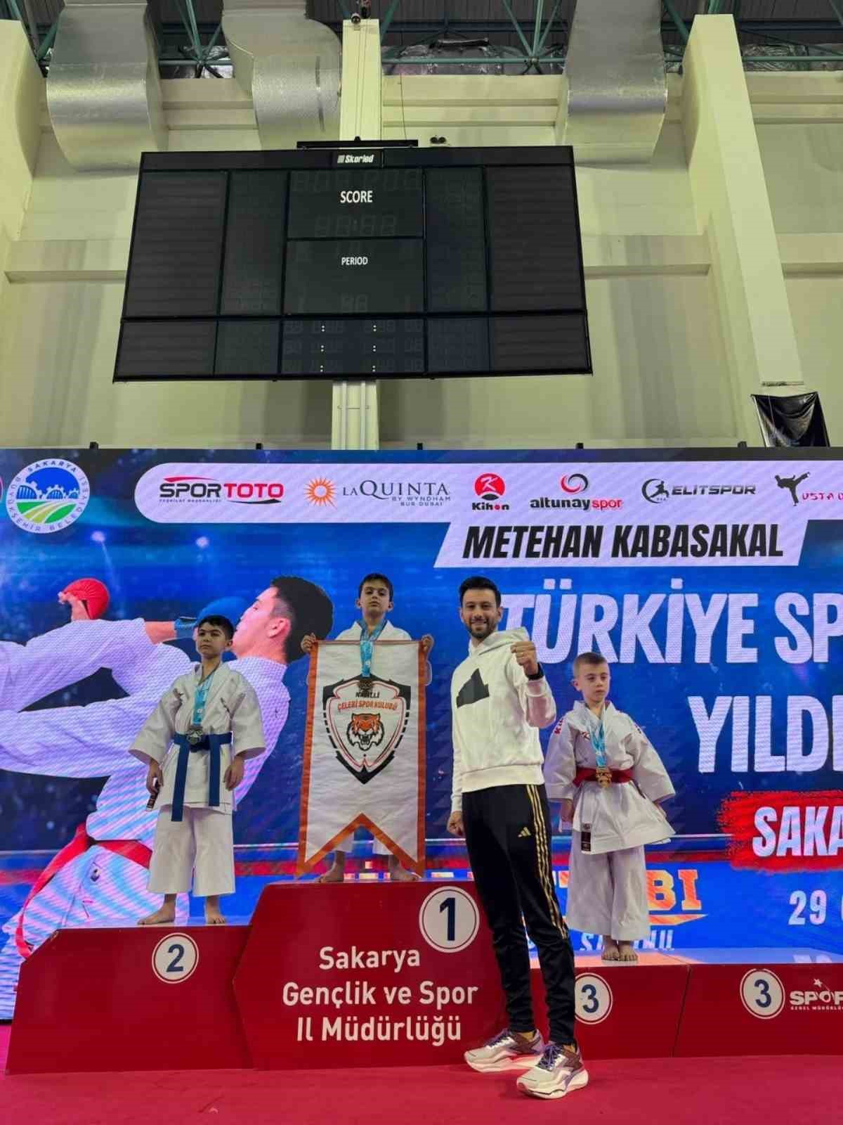 Nazillili minik karateci T&uuml;rkiye şampiyonu oldu
