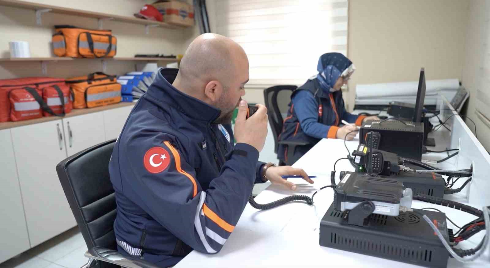 Başsağlığı anonsları Tuzla&rsquo;daki telsizlerden y&uuml;kseldi

