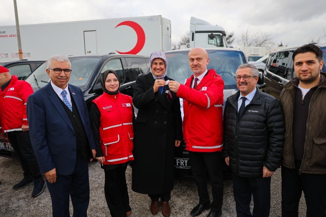 Türk Kızılay Karabük Şubesi’ne yeni hizmet aracı
