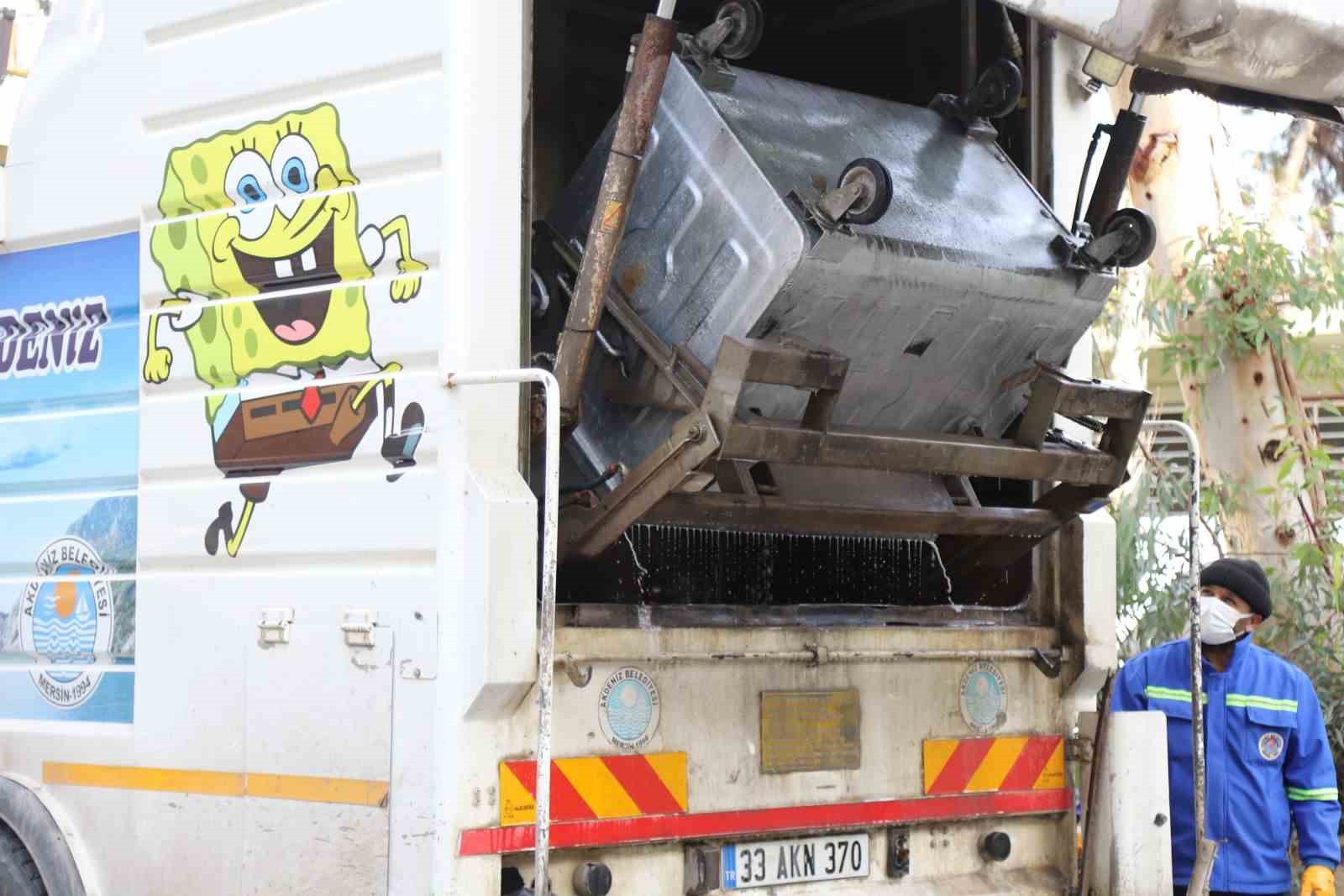 Akdeniz Belediyesinden konteynerlere kapsamlı temizlik &ccedil;alışması
