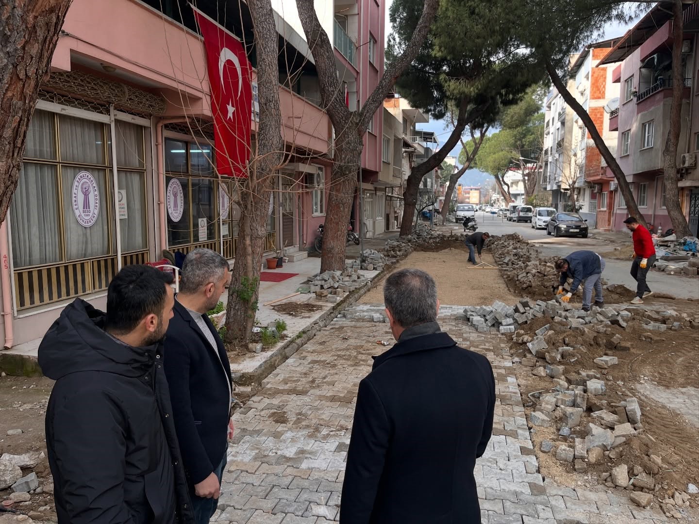 Buharkent’te bozulan yollar yenileniyor