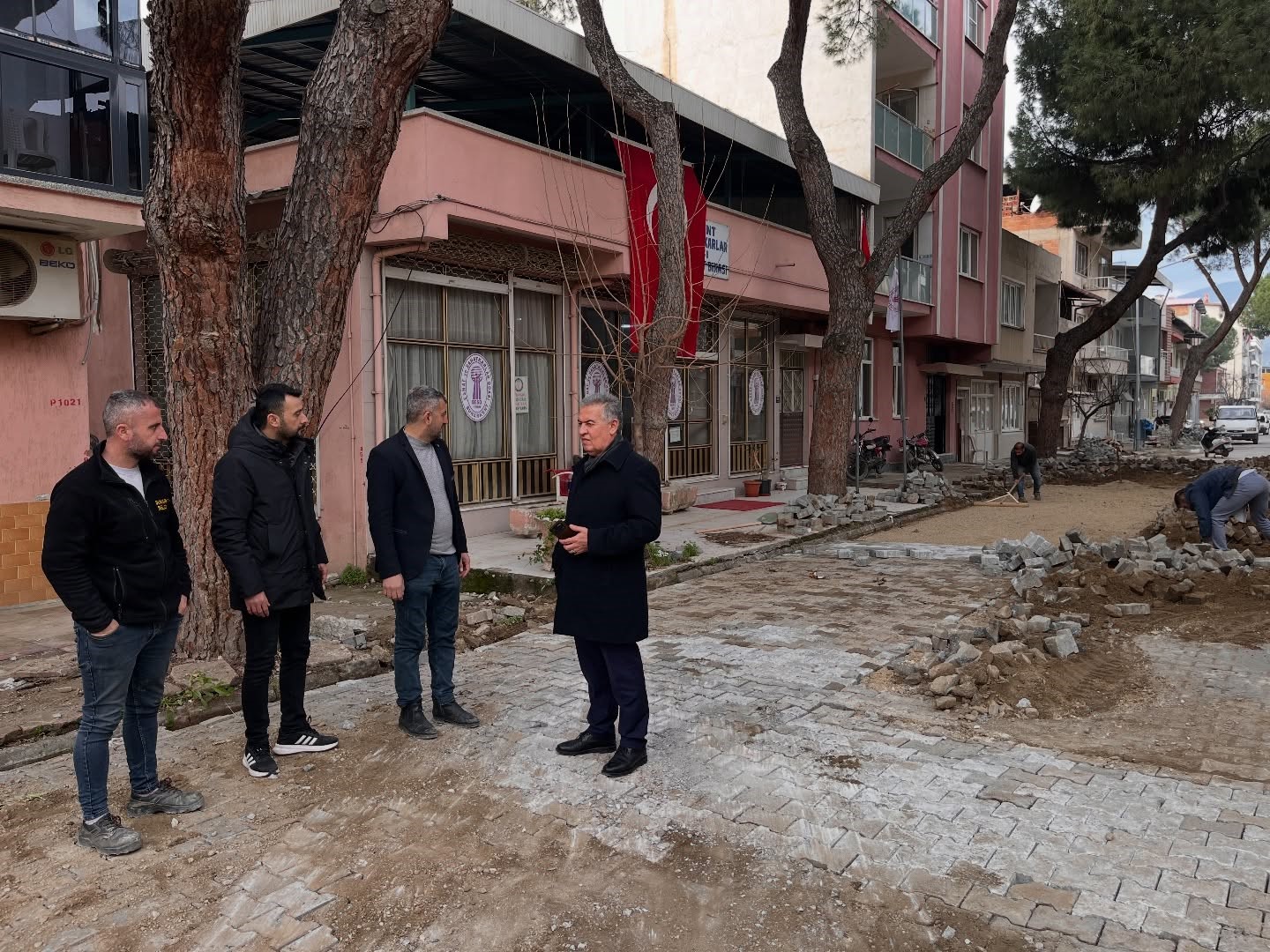 Buharkent&rsquo;te bozulan yollar yenileniyor
