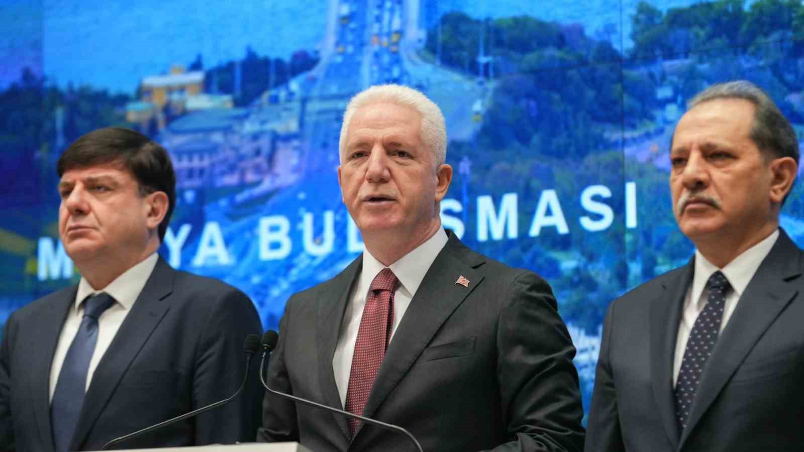 İstanbul Valisi G&uuml;l: "Ter&ouml;r &ouml;rg&uuml;tlerine y&ouml;nelik operasyon sayısı ge&ccedil;en yılın aynı ayına g&ouml;re y&uuml;zde 42 arttı"
