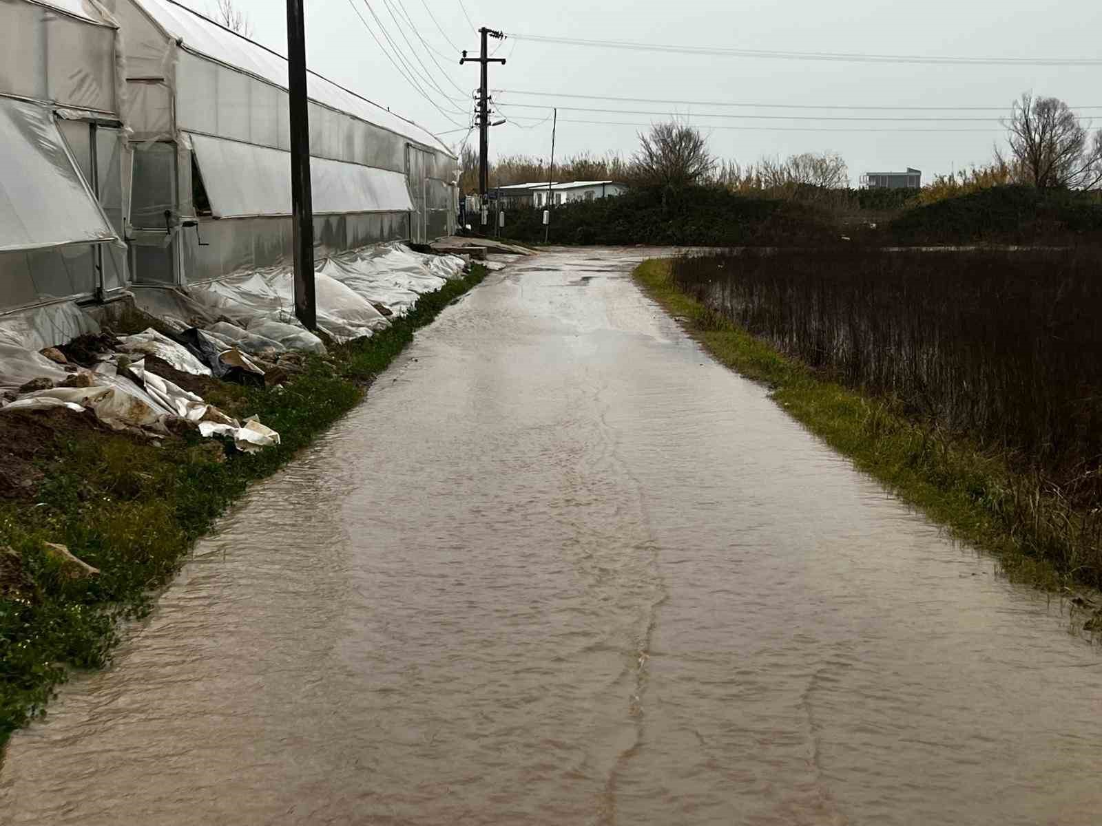Aksu&rsquo;da sağanak, sel, hortum ve doludan 23 mahalle, 500 &ccedil;ift&ccedil;i zarar g&ouml;rd&uuml;
