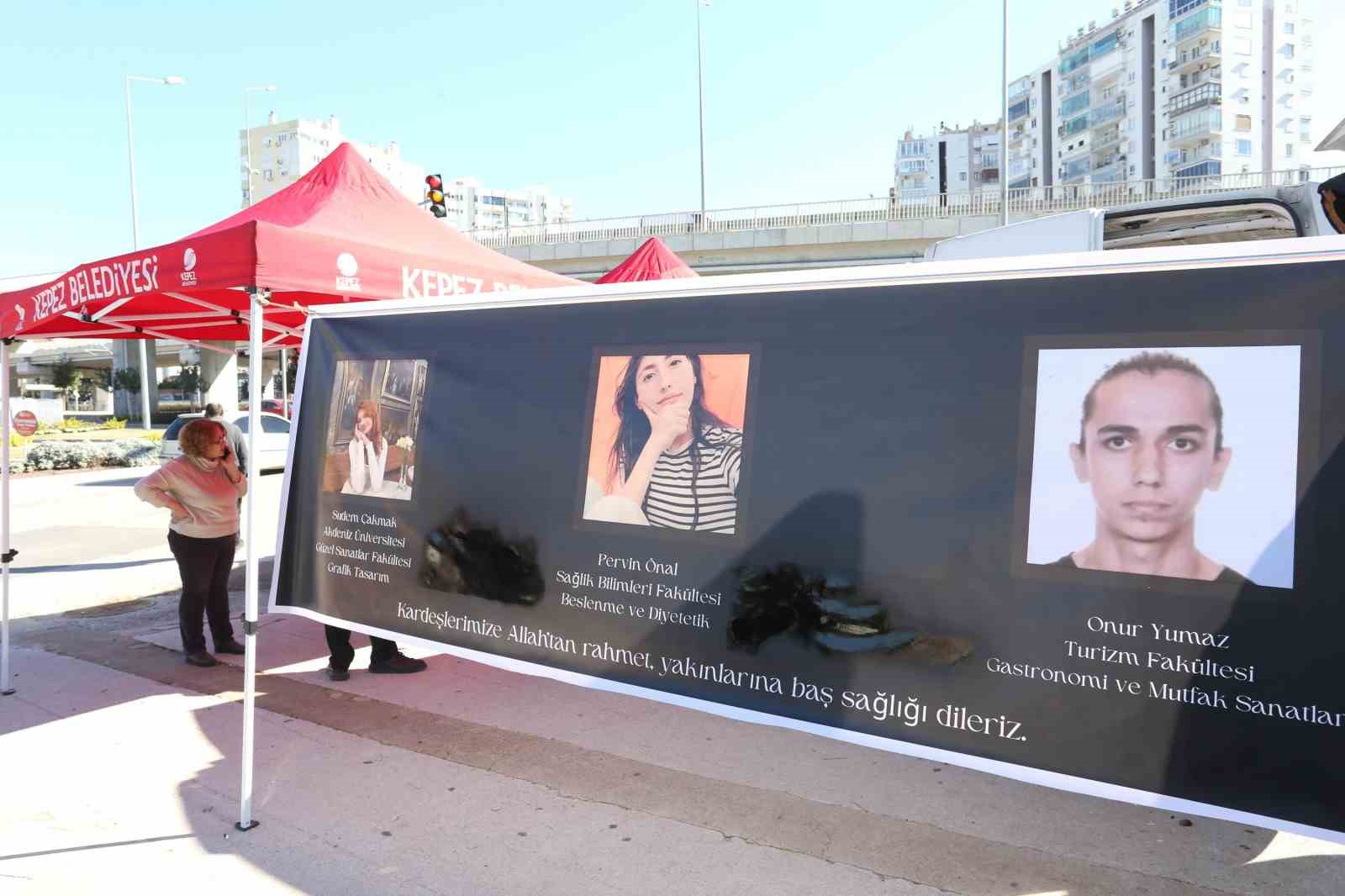 Kepez&rsquo;de trafik kazasında hayatını kaybeden A&Uuml; &ouml;ğrencileri i&ccedil;in lokma hayrı
