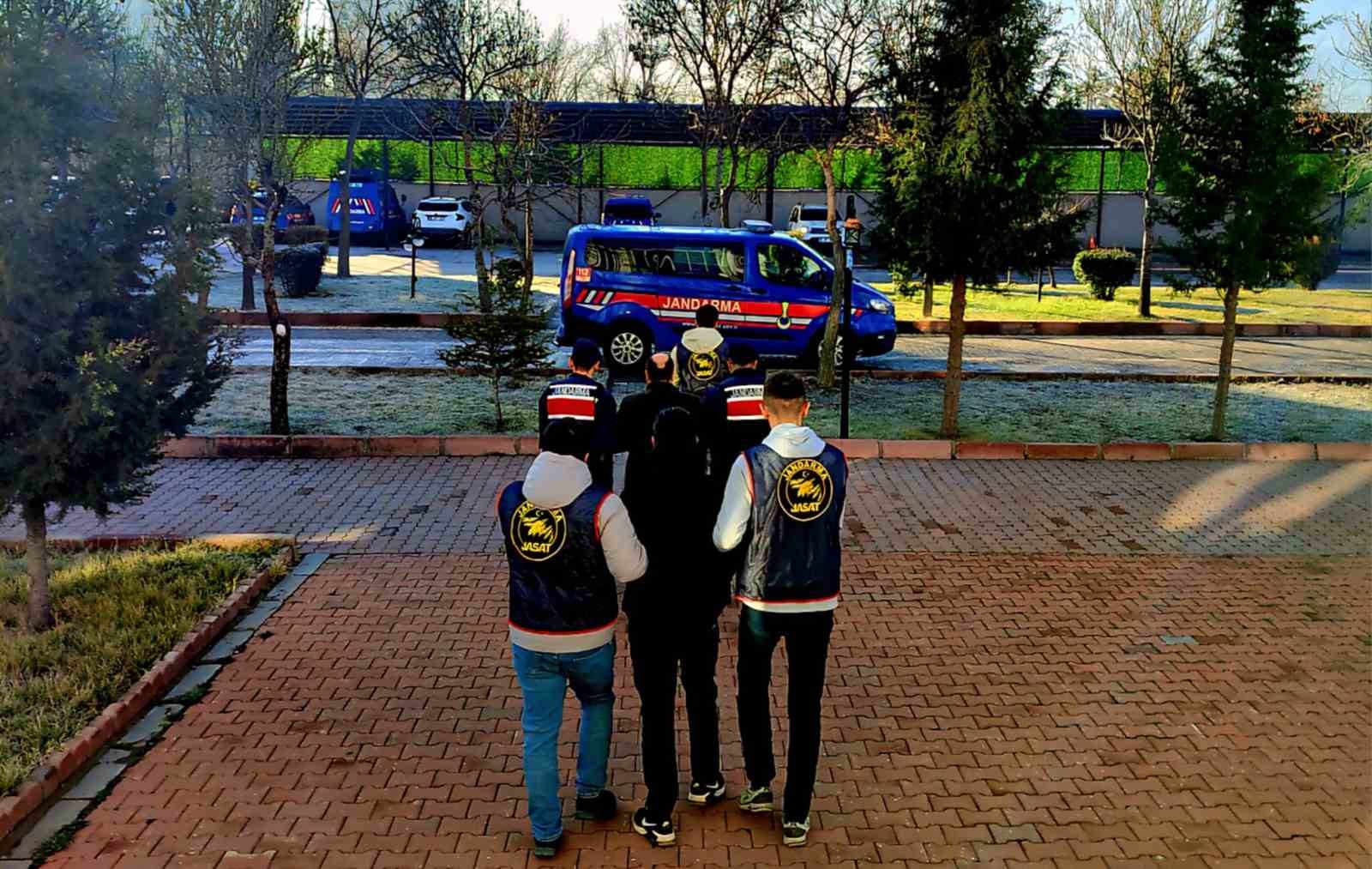 Aksaray’da aranan 2 şahıs JASAT’ın operasyonuyla yakalandı
