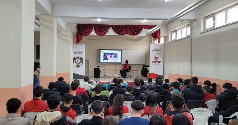 Kütahya’da öğretmen ve öğrencilere terörle mücadele eğitimi