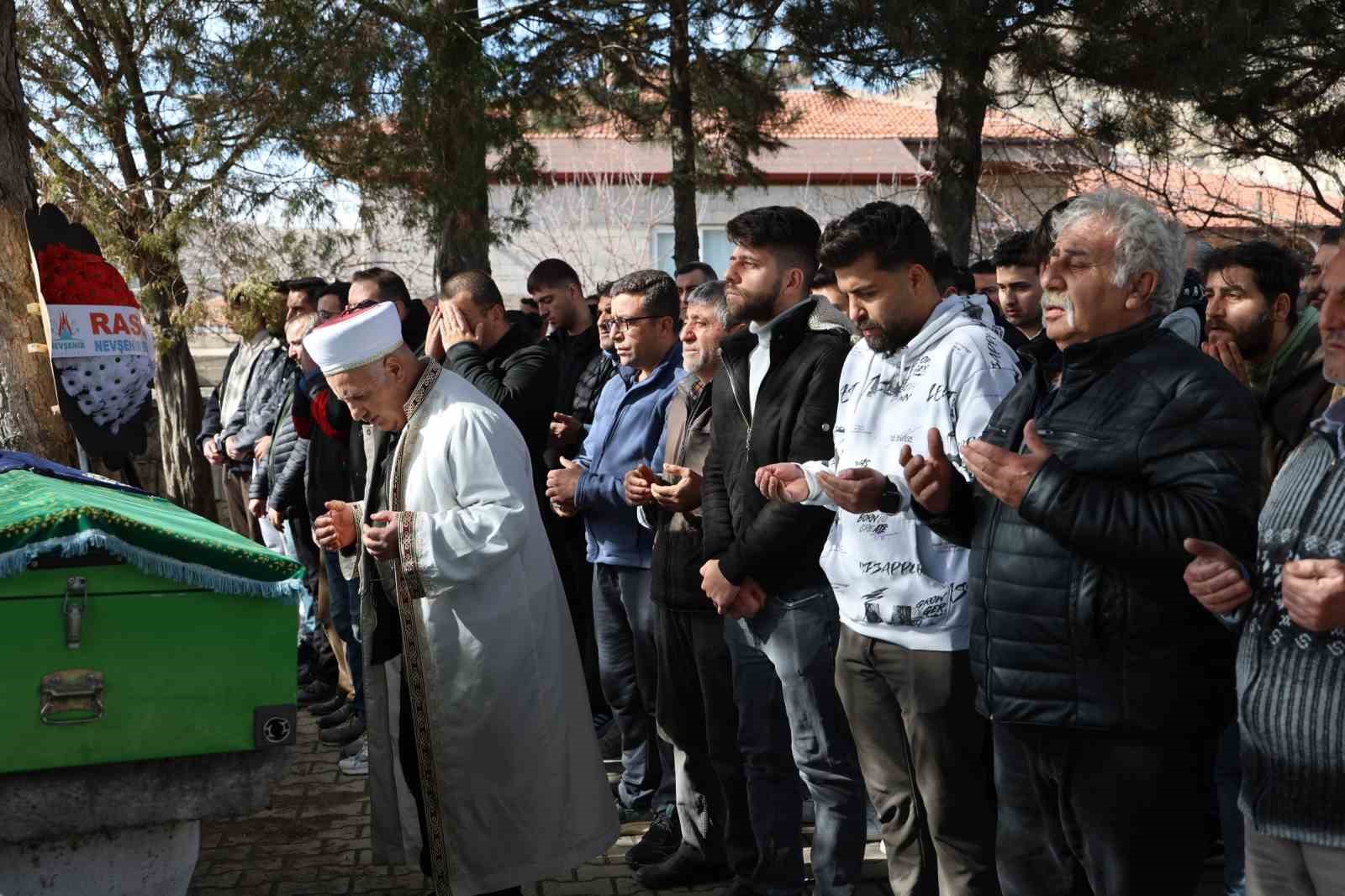 Nevşehir’de kayalıklardan düşerek yaşamını yitiren genç kız son yolculuğuna uğurlandı