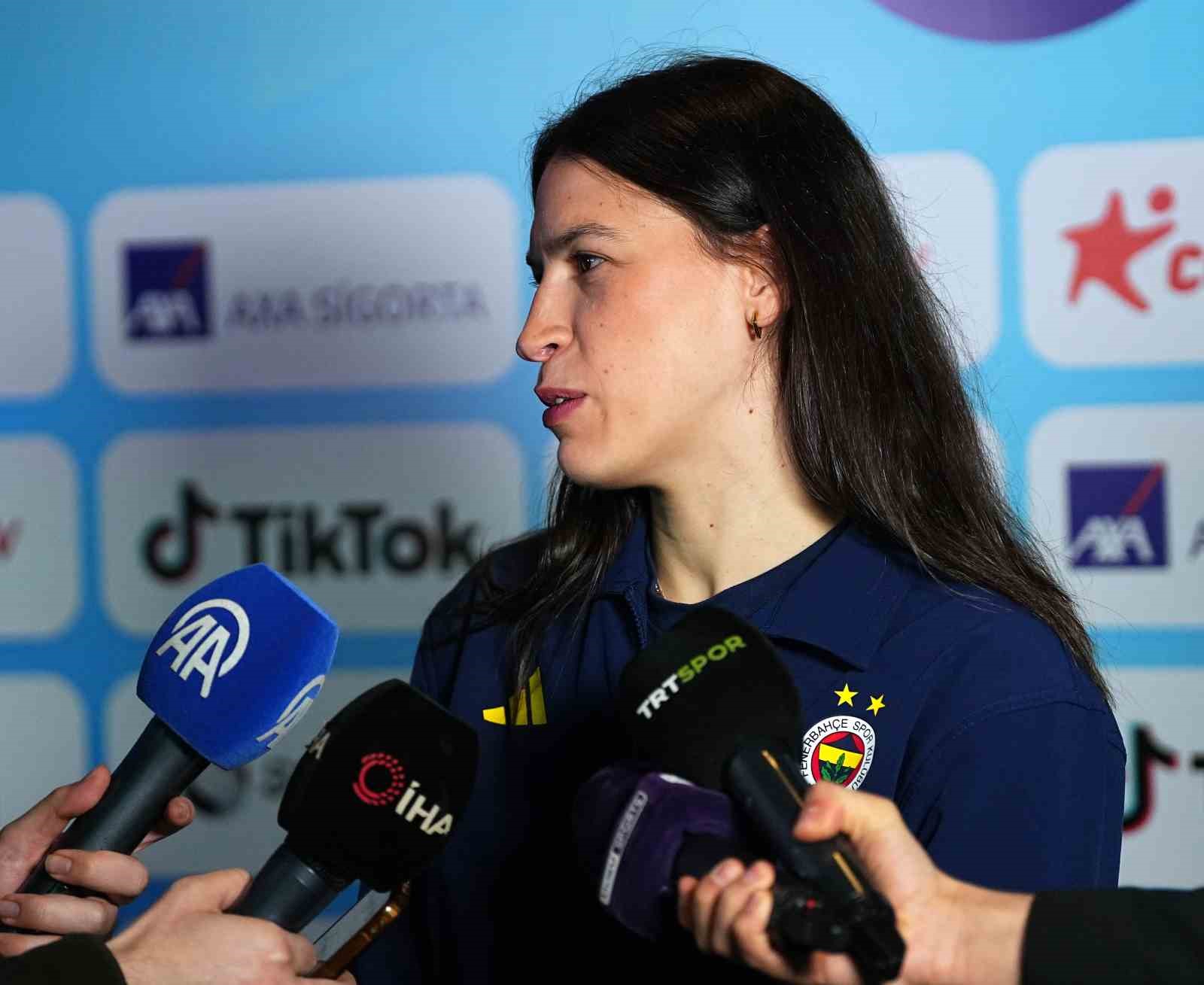 Sevgi Uzun: "Umarım ge&ccedil;en seneyi telafi edip, bu yıl Avrupa&rsquo;yı şampiyonlukla bitireceğiz"
