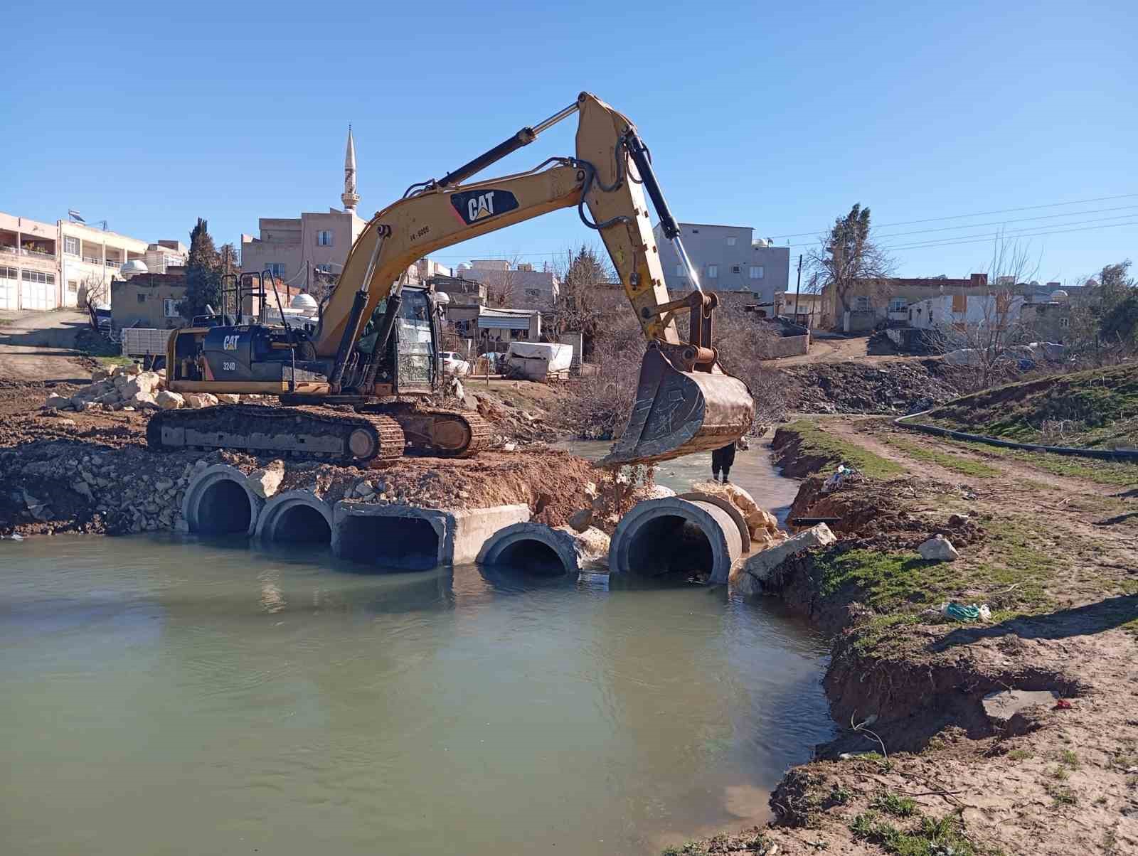 Mardin B&uuml;y&uuml;kşehir Belediyesi Kızıltepe&rsquo;de tahrip olan k&ouml;pr&uuml;n&uuml;n yerine yeni k&ouml;pr&uuml; inşa etti
