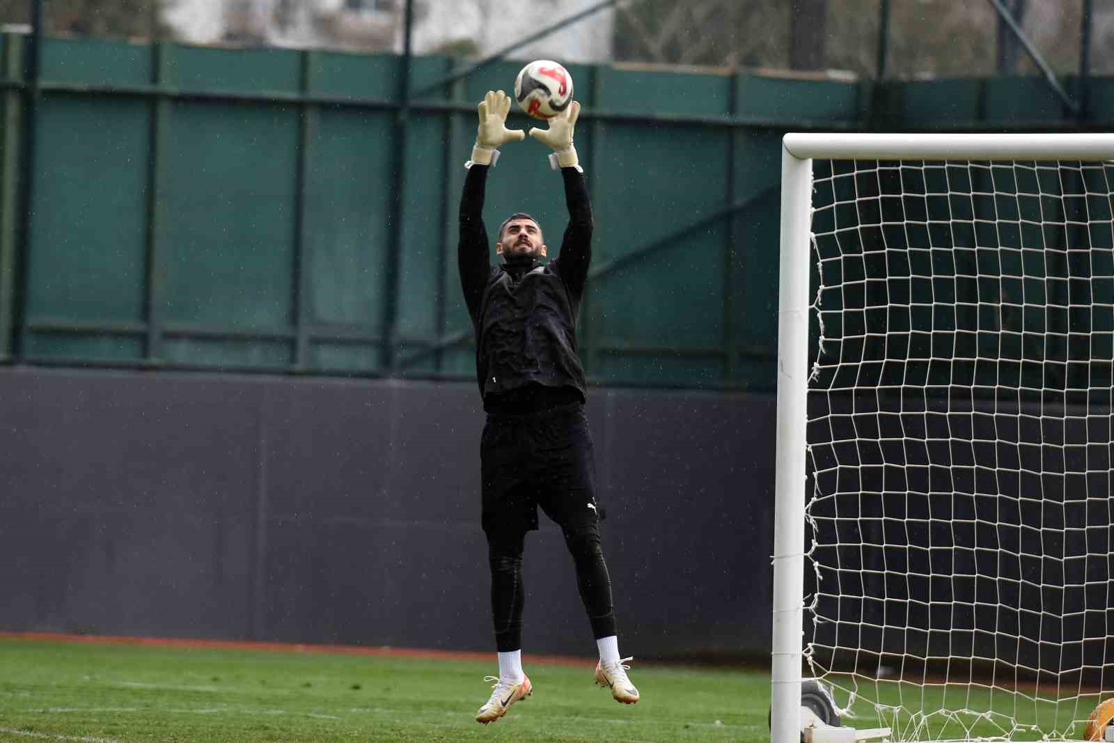 Manisa FK, Boluspor ma&ccedil;ı hazırlıklarını s&uuml;rd&uuml;rd&uuml;
