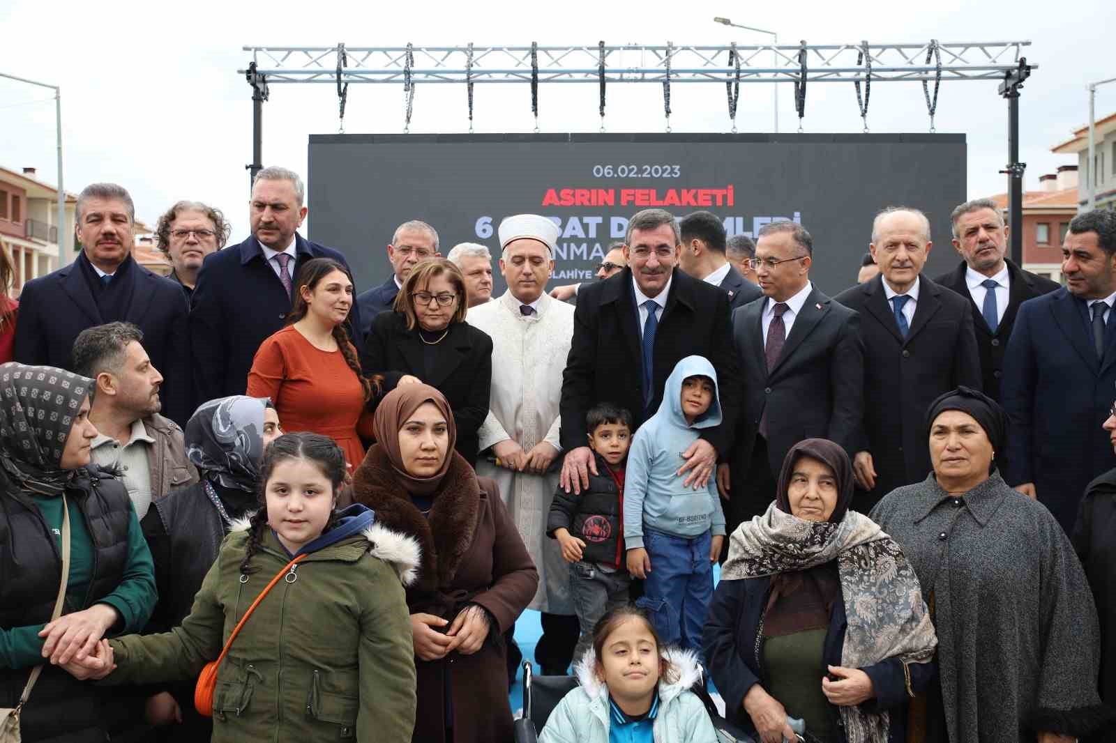 Cumhurbaşkanı Yardımcısı Yılmaz: "Merkezi b&uuml;t&ccedil;eden deprem harcamalarına yaklaşık 90 milyar dolarlık kaynak ayırdık"
