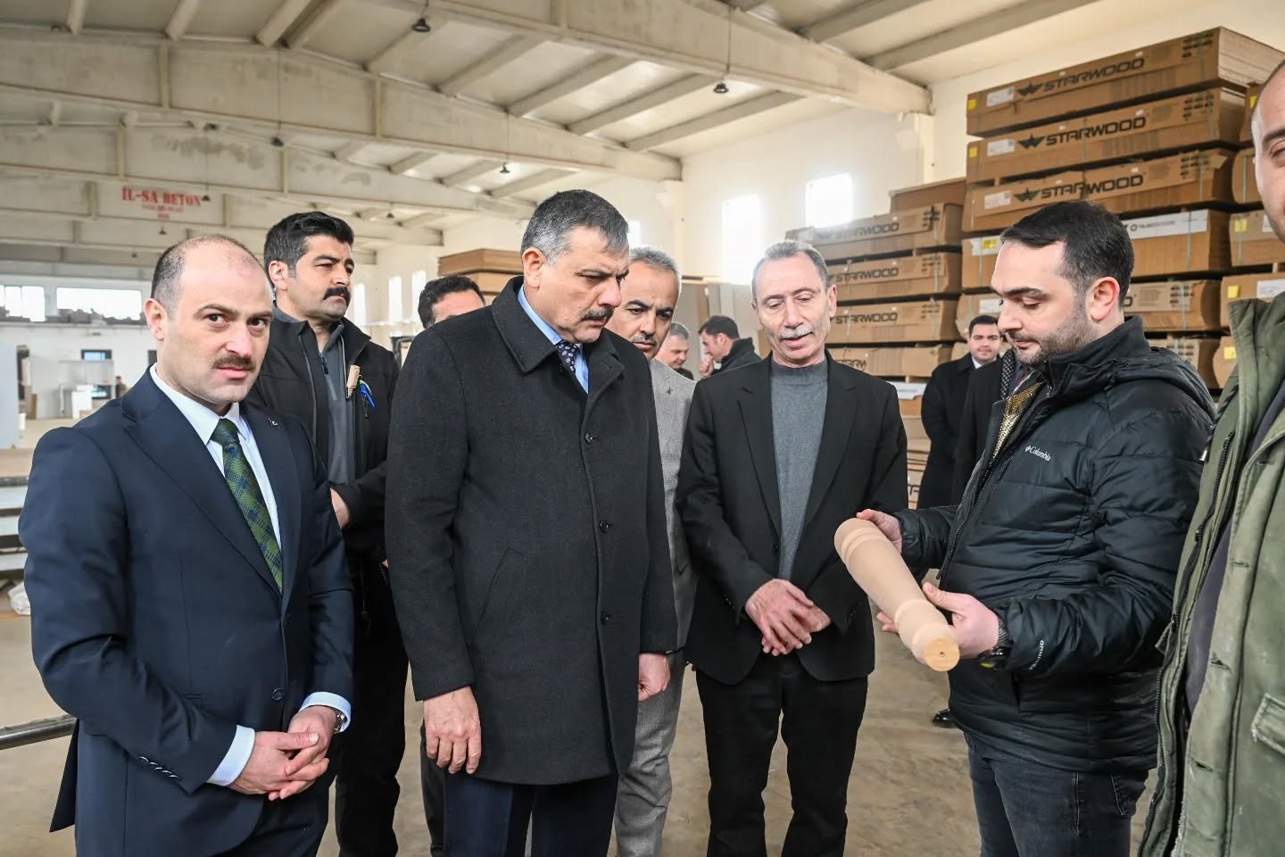 Vali &Ccedil;ift&ccedil;i Oltu&rsquo;da işletmeleri ziyaret etti
