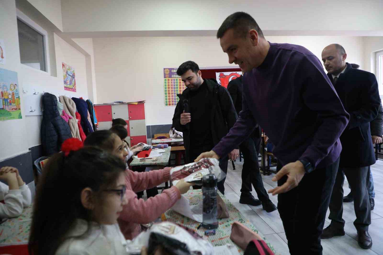 &Ccedil;ocuklar İneg&ouml;lspor formasıyla buluşuyor
