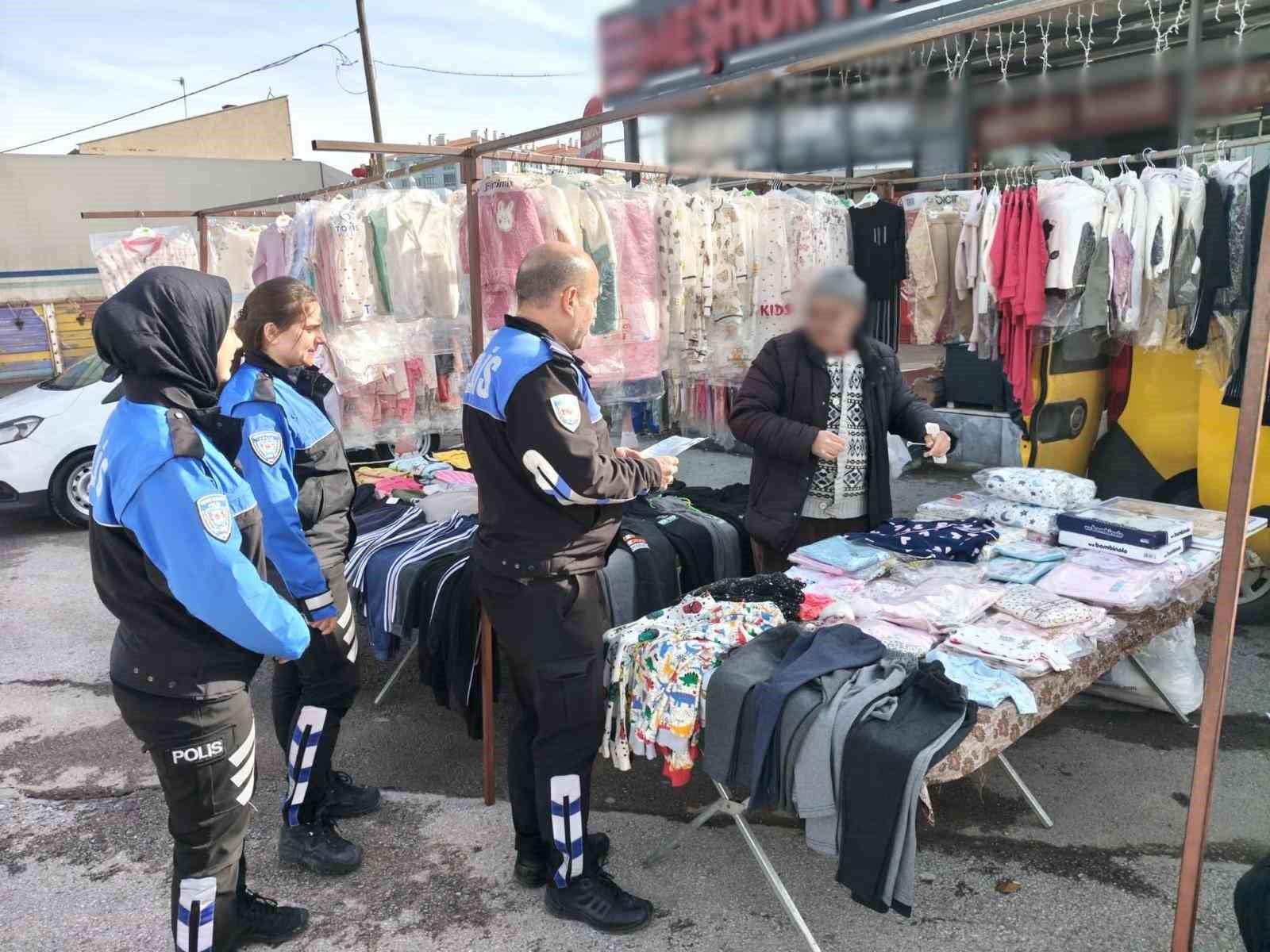 Polis dolandırıcılığa karşı vatandaşları broşür dağıtarak uyardı
