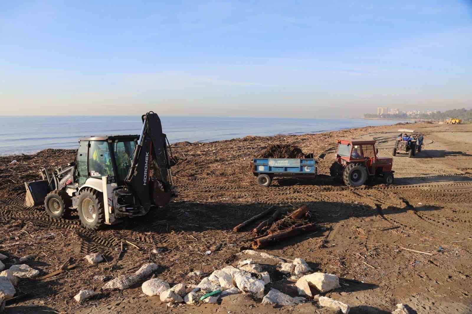 Akdeniz Belediyesinden sel sonrası yoğun çalışma