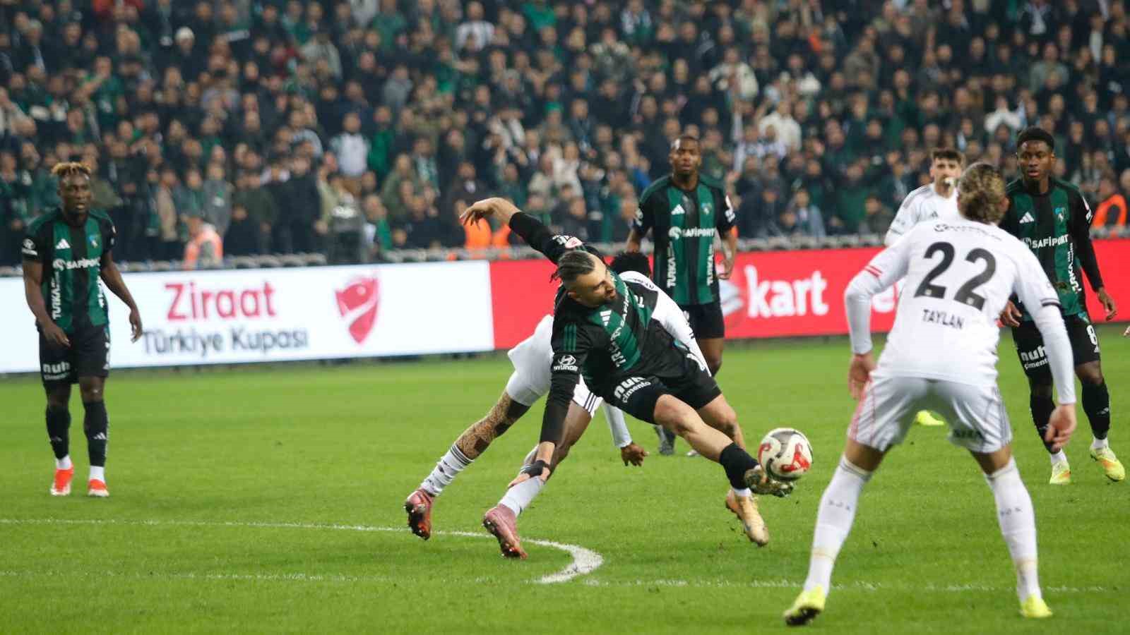 Ziraat T&uuml;rkiye Kupası: Kocaelispor: 1 - Beşiktaş: 0 (İlk yarı)

