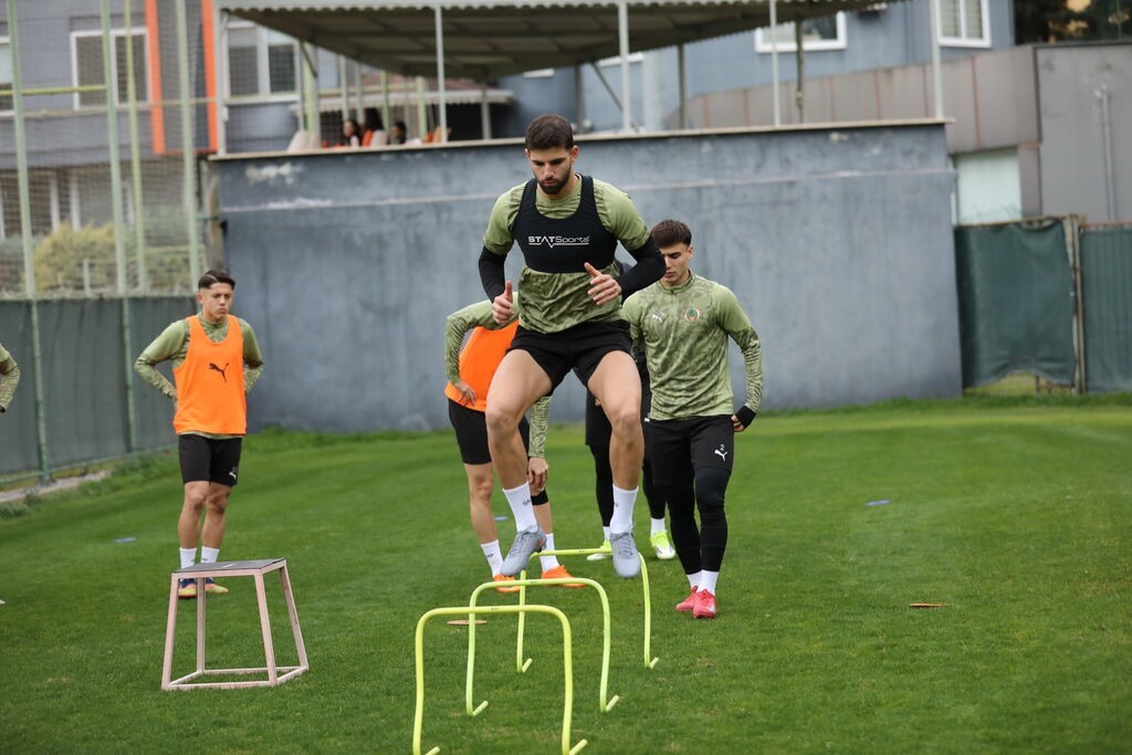 Alanyaspor, Beşiktaş ma&ccedil;ı hazırlıklarına başladı
