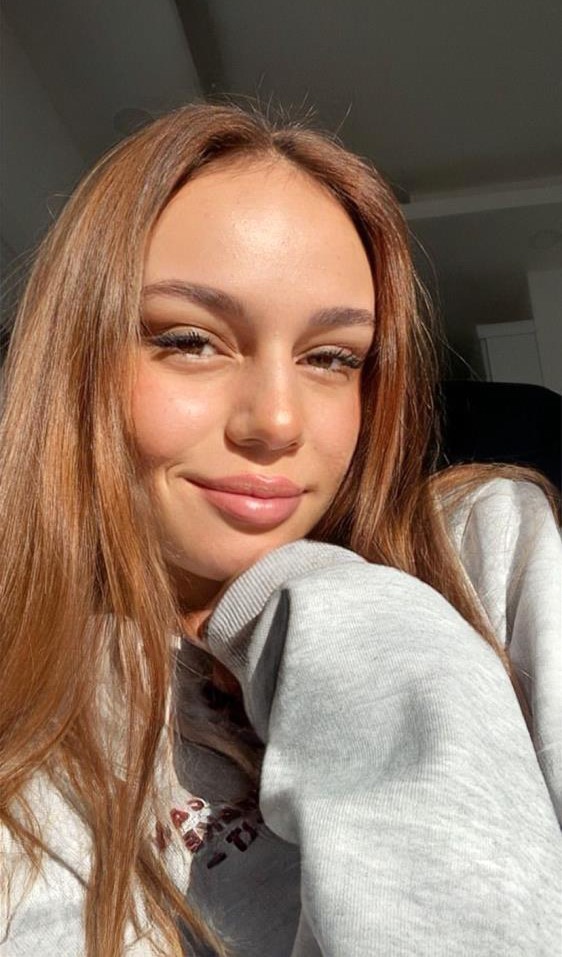 Nevşehir&rsquo;de kayalıklardan d&uuml;şerek yaşamını yitiren gen&ccedil; kız son yolculuğuna uğurlandı
