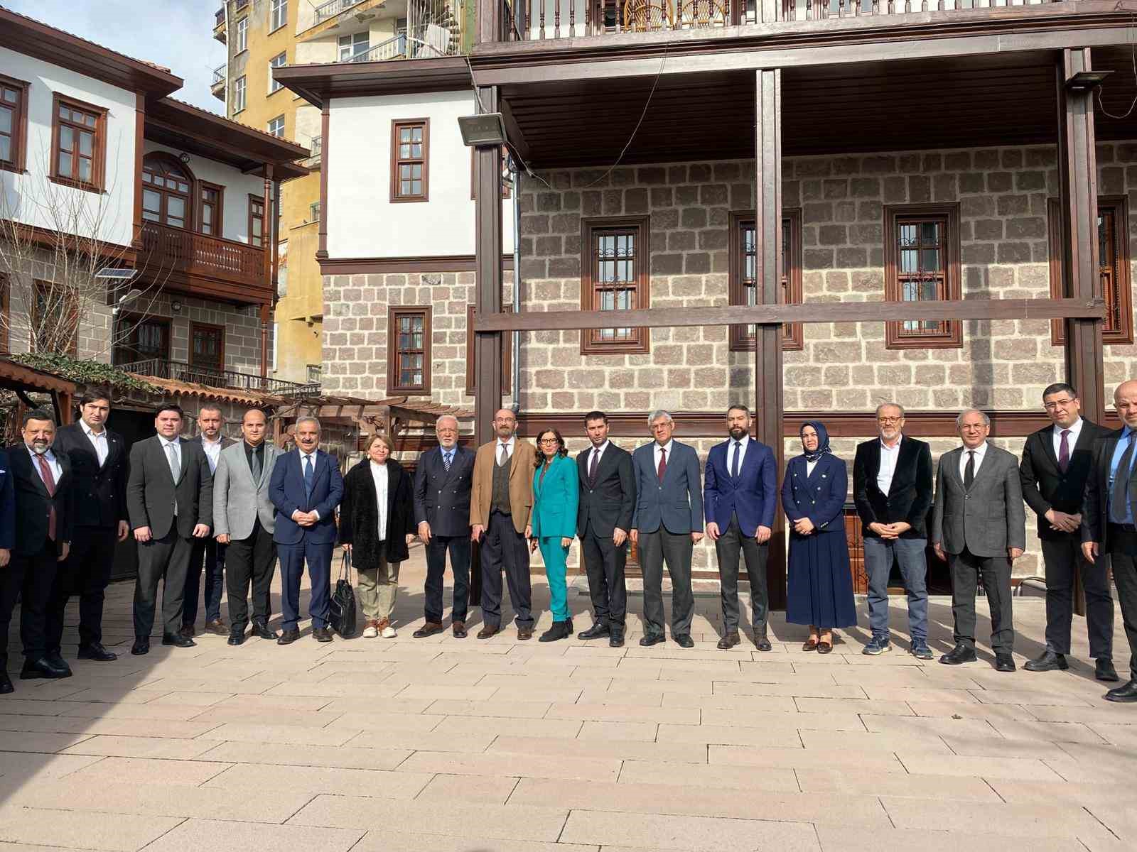 AK Parti Genel Başkan Vekili Elitaş: "Se&ccedil;imlerin &ouml;ne alınması ile ilgili en uygun zaman mevsimsel olarak kasım ayı, 2027 yılı Kasım ayı i&ccedil;erisinde"
