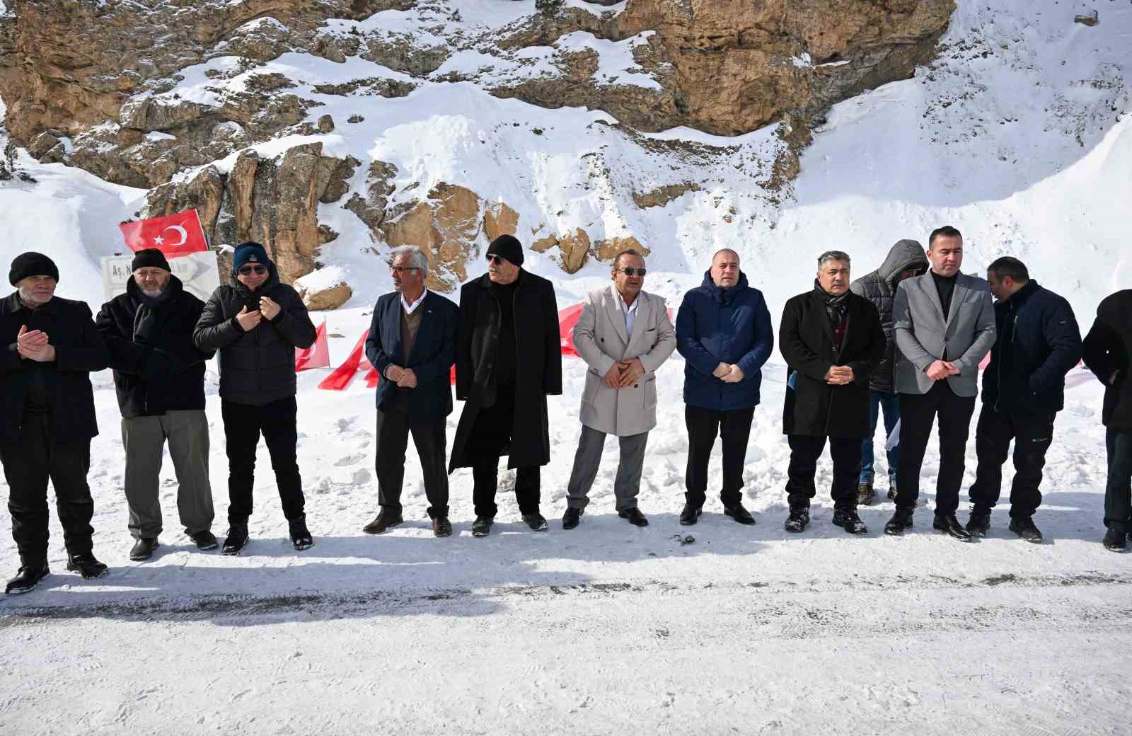 &Ccedil;atak&rsquo;ta &ccedil;ığ felaketinde hayatını kaybeden 42 kişi anıldı
