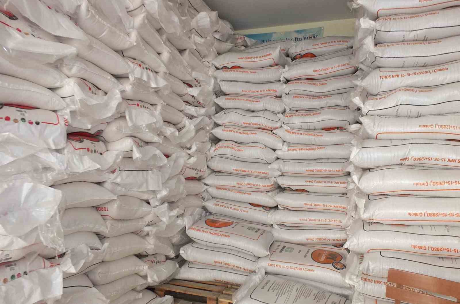 Burhaniye’de yağmurlar yağdı gübre satışları arttı