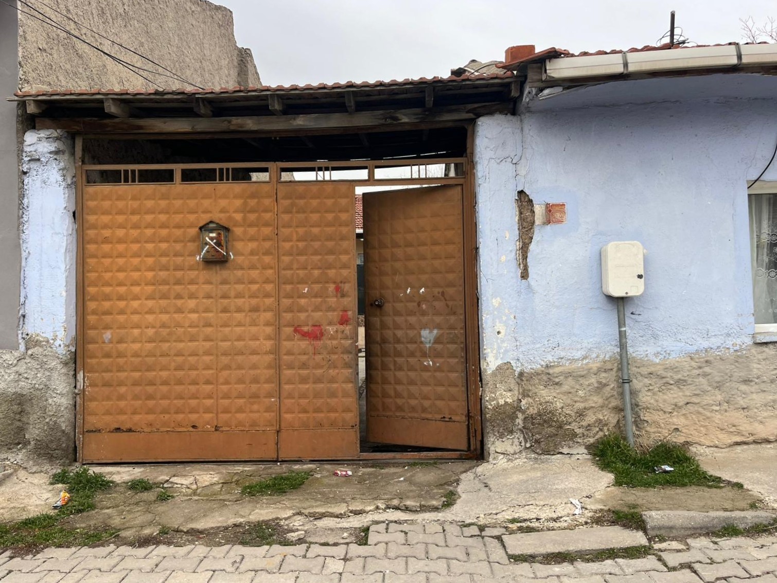 &Ccedil;amaşır makinasındaki ka&ccedil;ak elektrik gen&ccedil; kadını &ccedil;arptı
