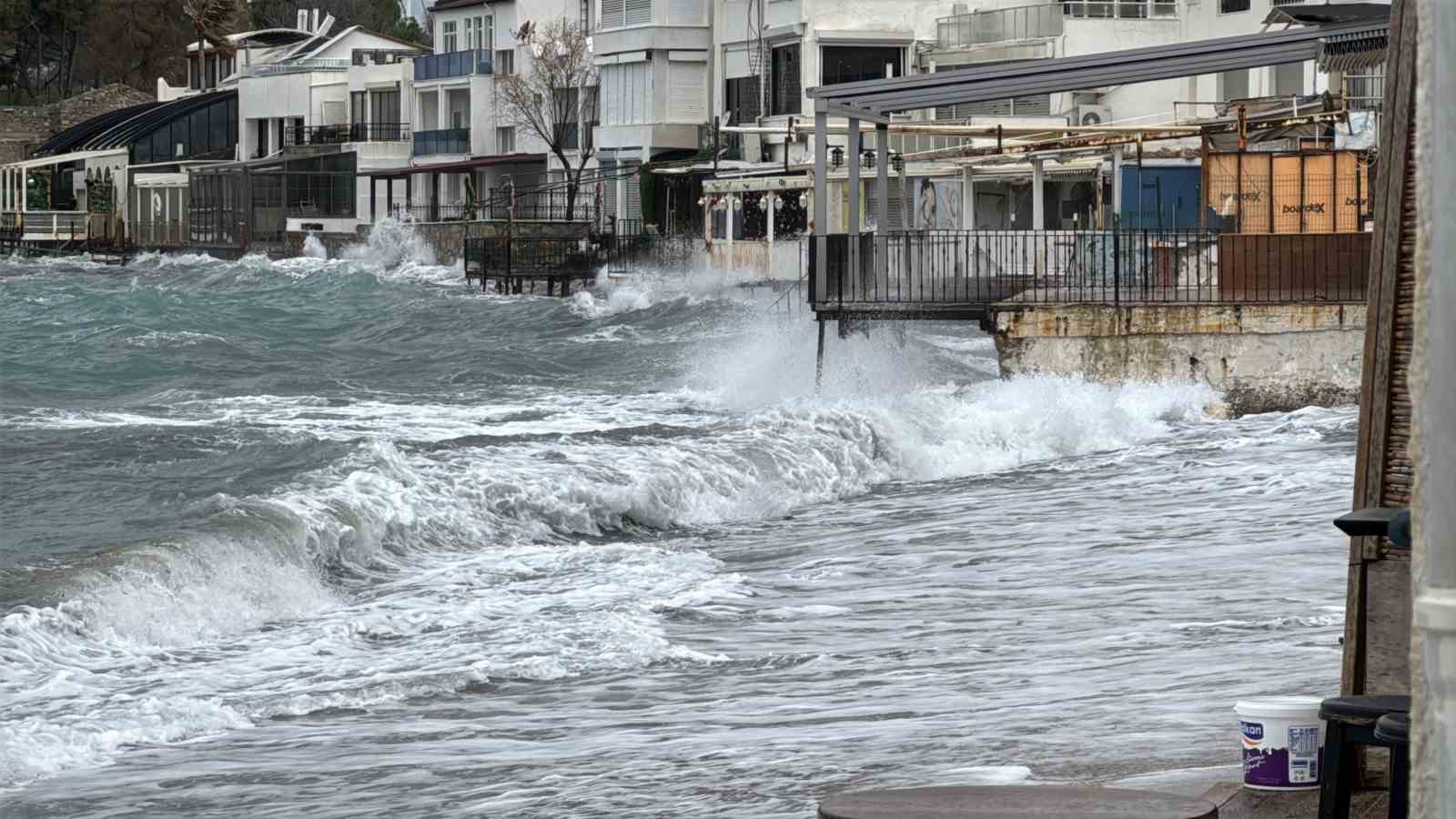 Bodrum&rsquo;da fırtına 80 kilometre hıza ulaştı
