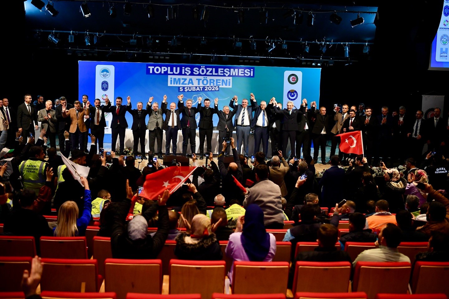 Başkan Büyükkılıç, Toplu İş Sözleşme Töreni’nde personelin sevincine ortak oldu