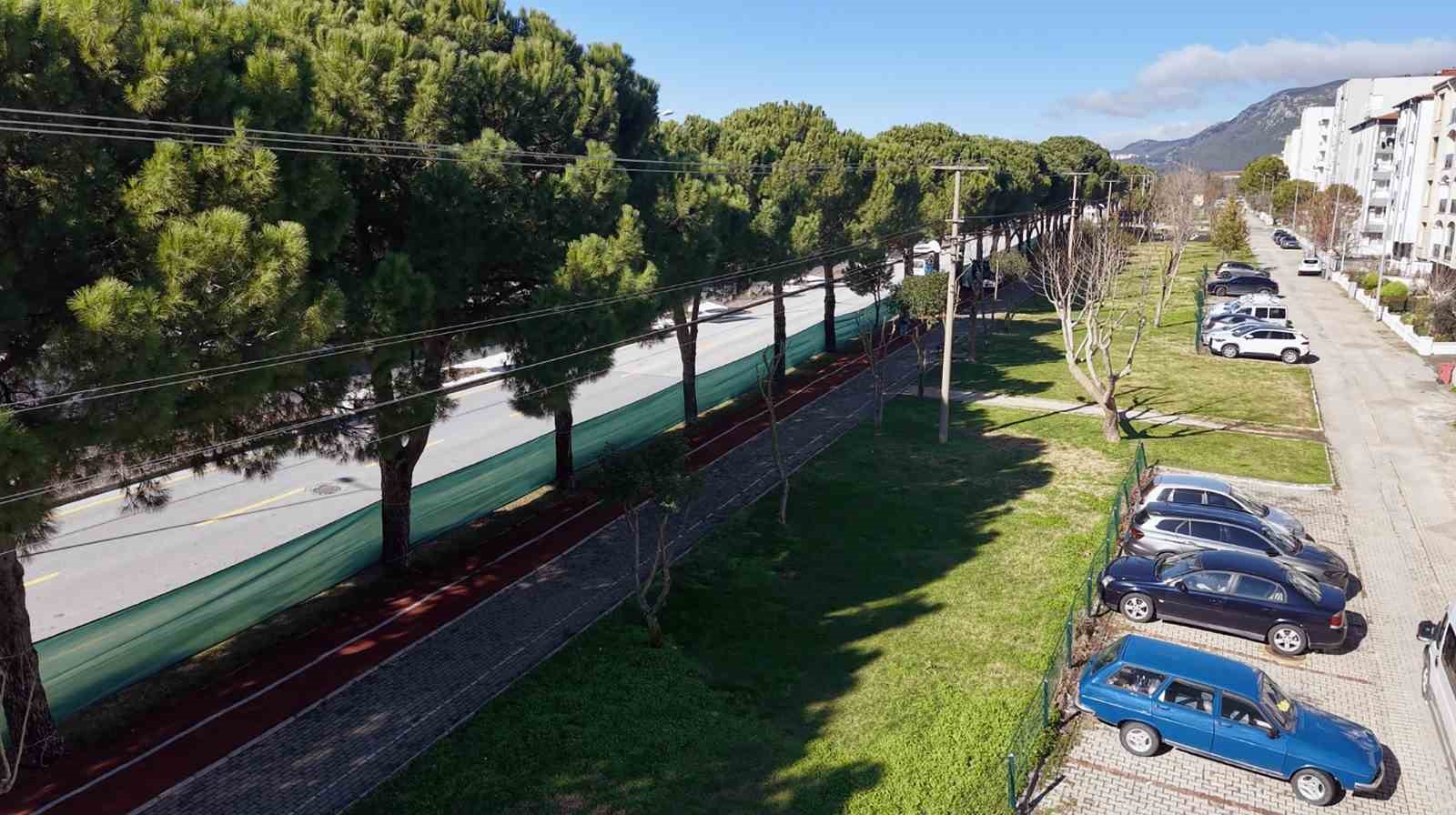 Menteşe Atat&uuml;rk Bulvarında y&uuml;r&uuml;y&uuml;ş ve bisiklet yolları yenileniyor
