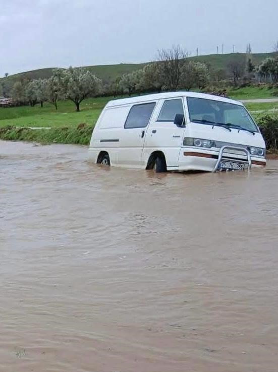 Ayvacık&rsquo;ta sağanak yağış etkili oldu
