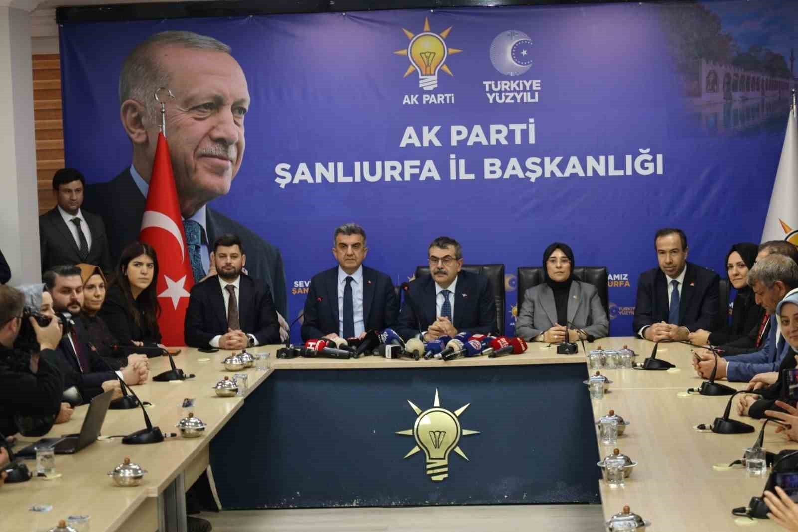 Bakan Tekin: "Depremden etkilenen 11 ilimizin tamamında devam eden yatırımlarımızla yüzde 15 daha fazla dersliğimiz olacak"