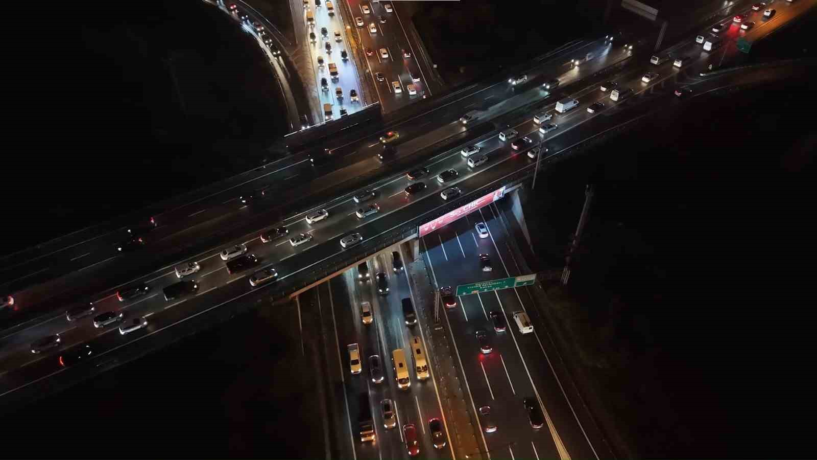 İstanbul Anadolu Yakası&rsquo;nda trafik yoğunluğu y&uuml;zde 90&rsquo;a ulaştı
