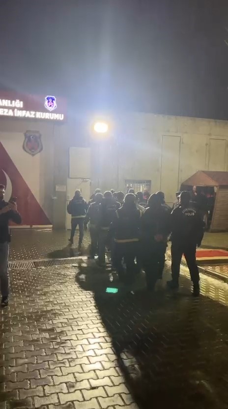 Edremit&rsquo;teki silahlı saldırıyla ilgili 6 ş&uuml;pheli tutuklandı
