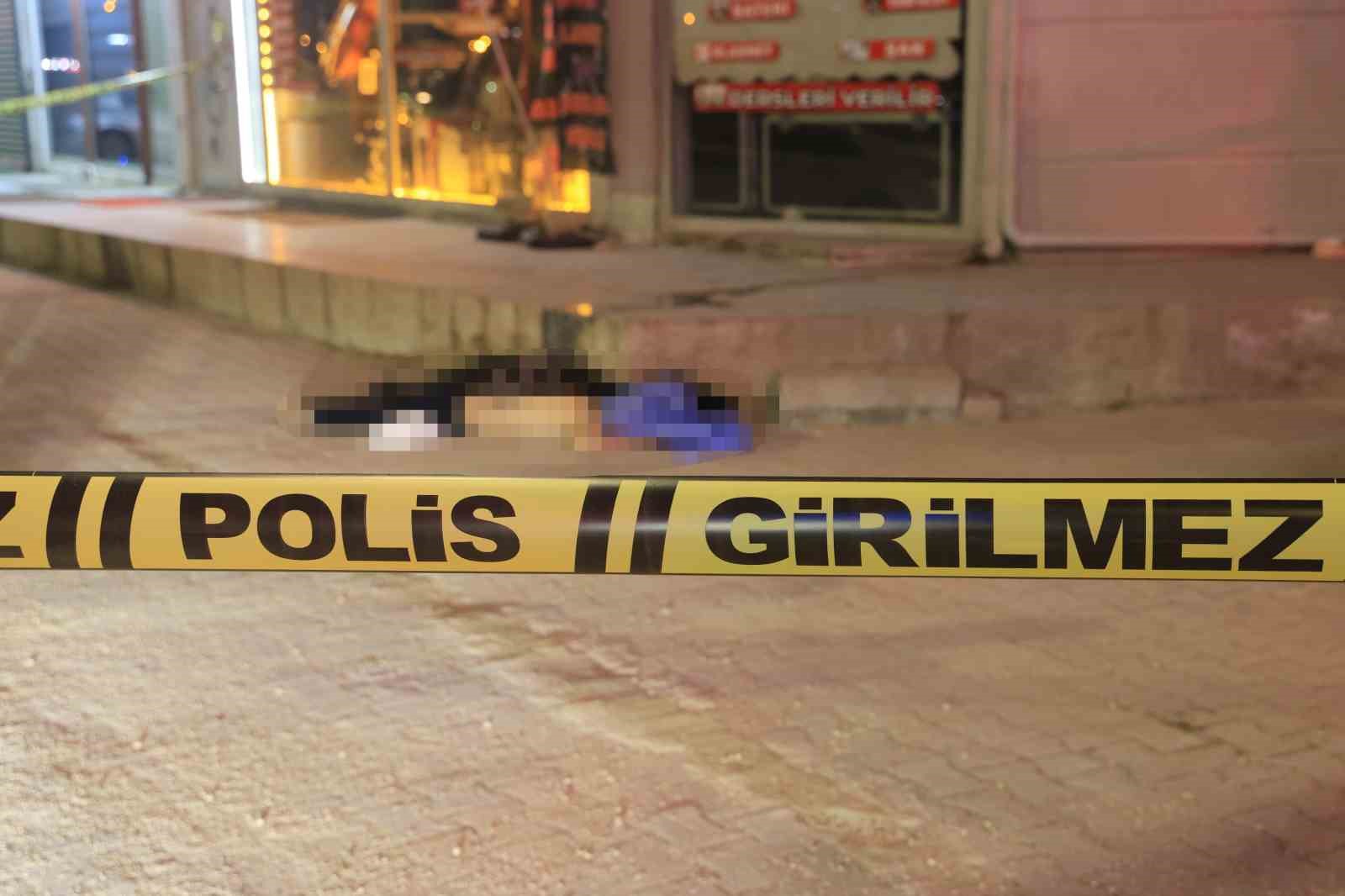 Eşiyle tartışıp camdan atladığı iddia edilen 5 çocuk babası hayatını kaybetti