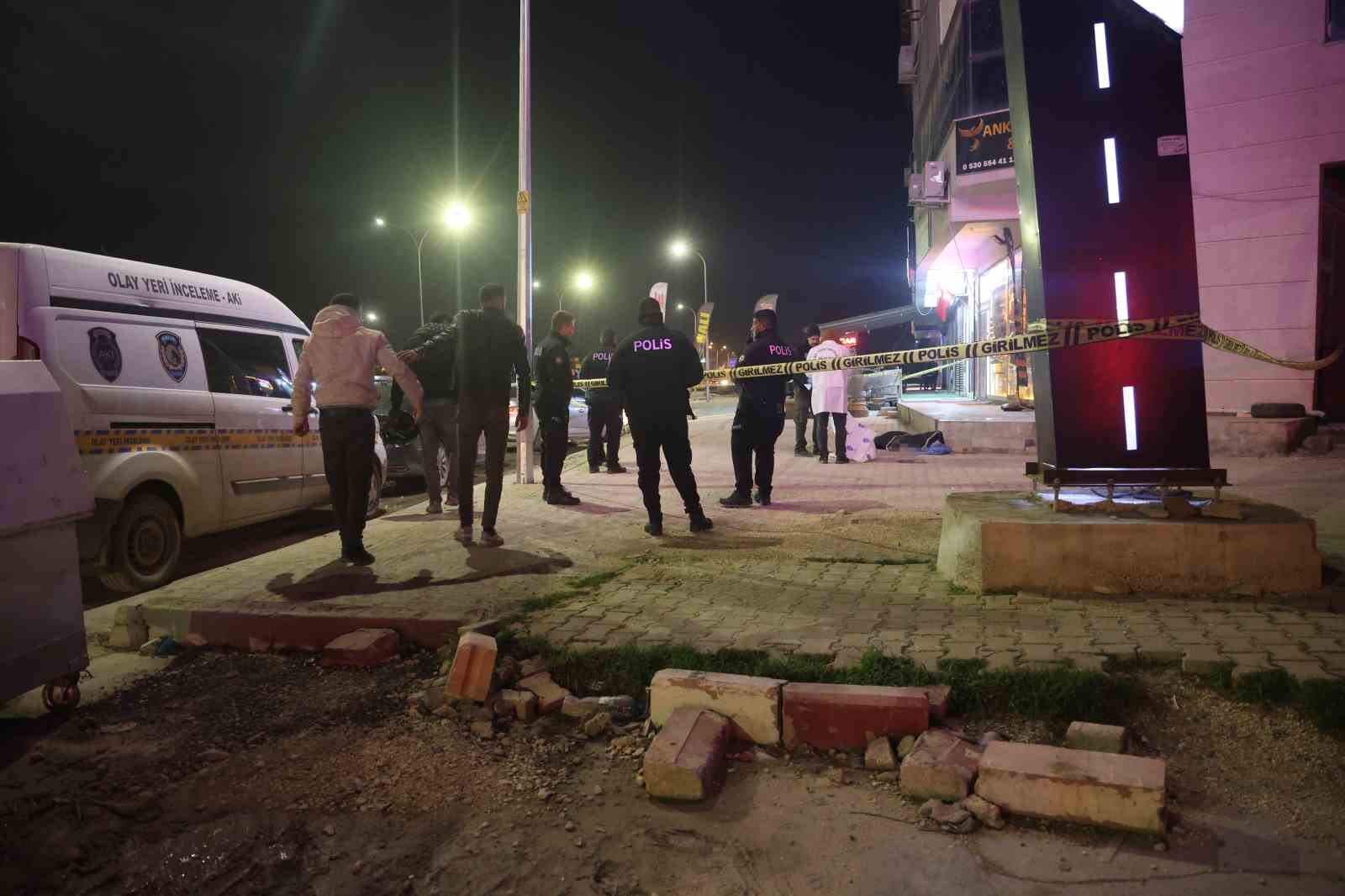 Eşiyle tartışıp camdan atladığı iddia edilen 5 &ccedil;ocuk babası hayatını kaybetti
