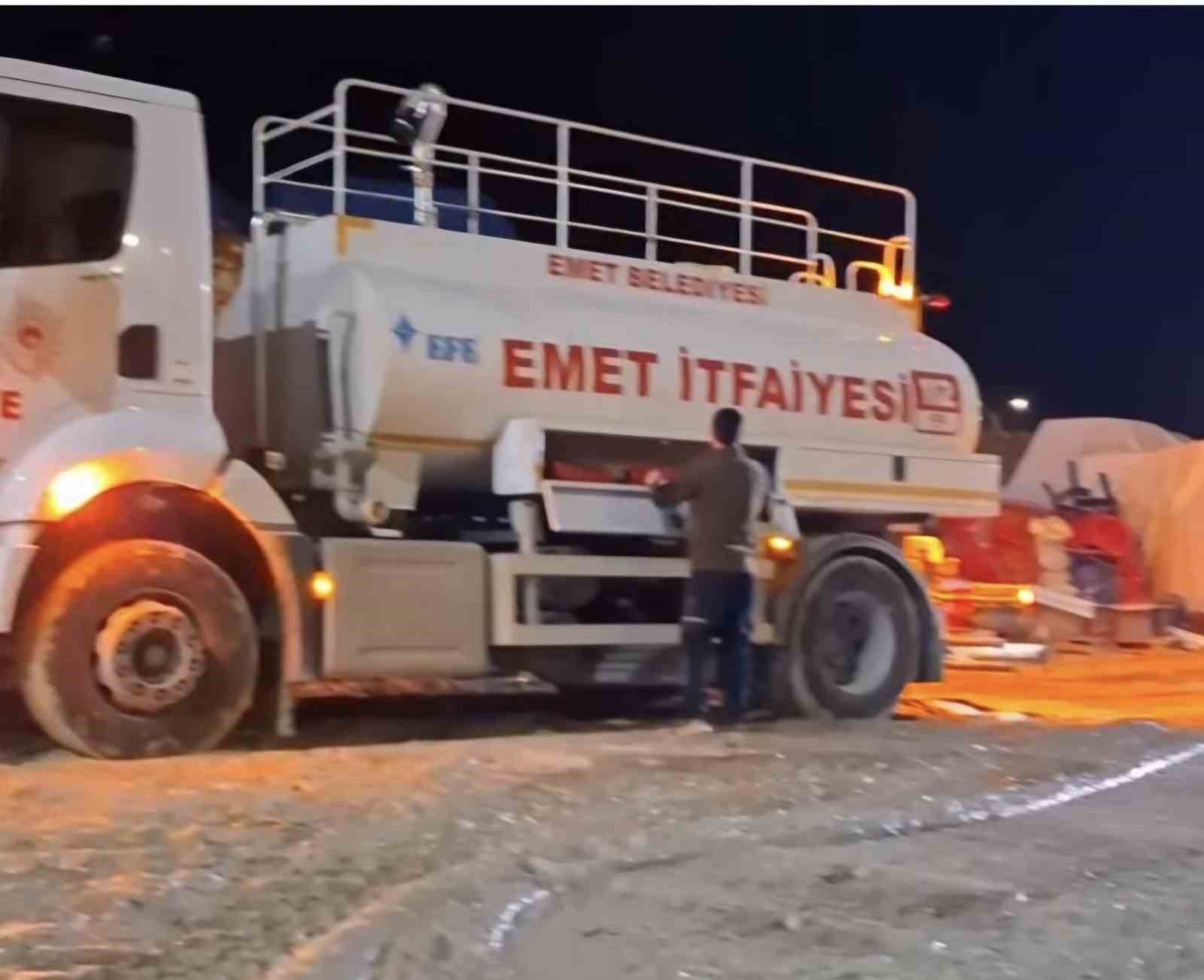 Emet&rsquo;te şantiyede korkutan yangın
