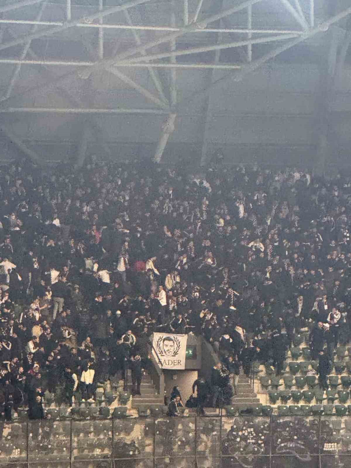 Beşiktaş trib&uuml;n&uuml; karıştı, 15 taraftara adli işlem yapıldı
