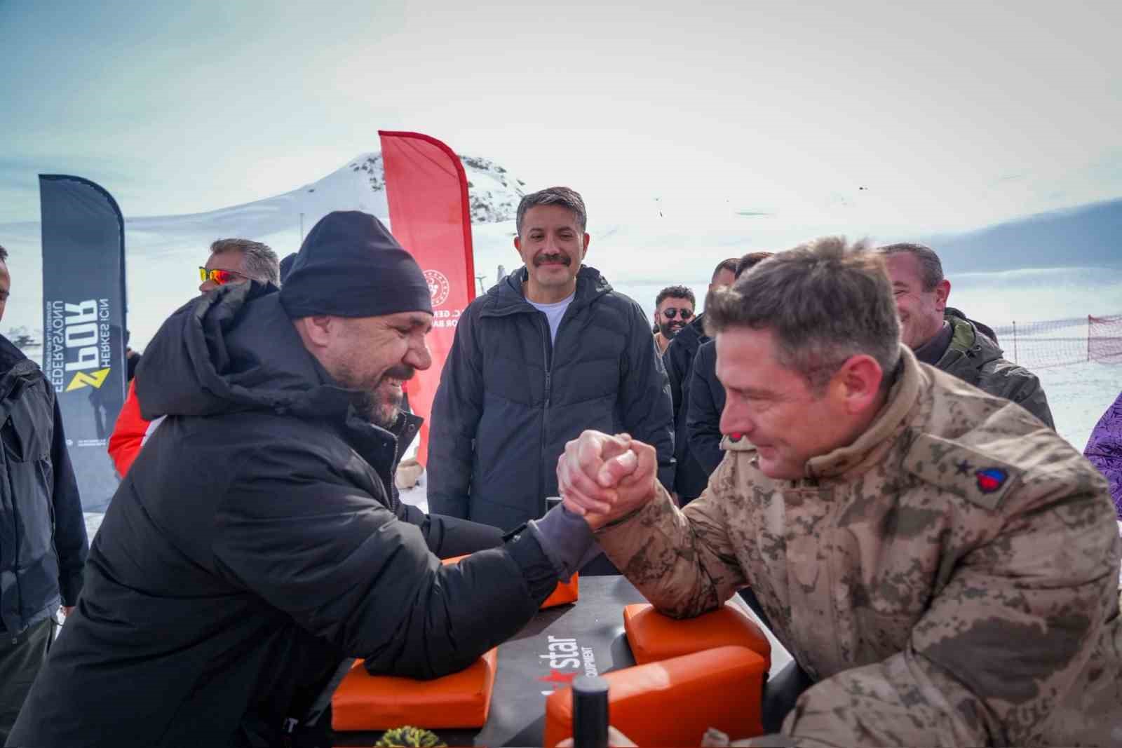 Avrupa Kış Sporları Haftası etkinlikleri Hakk&acirc;ri&rsquo;de d&uuml;zenlendi
