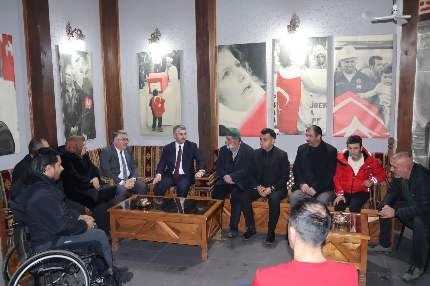 Tarıkdaroğlu şehit yakınları ve gazilerle bir araya geldi