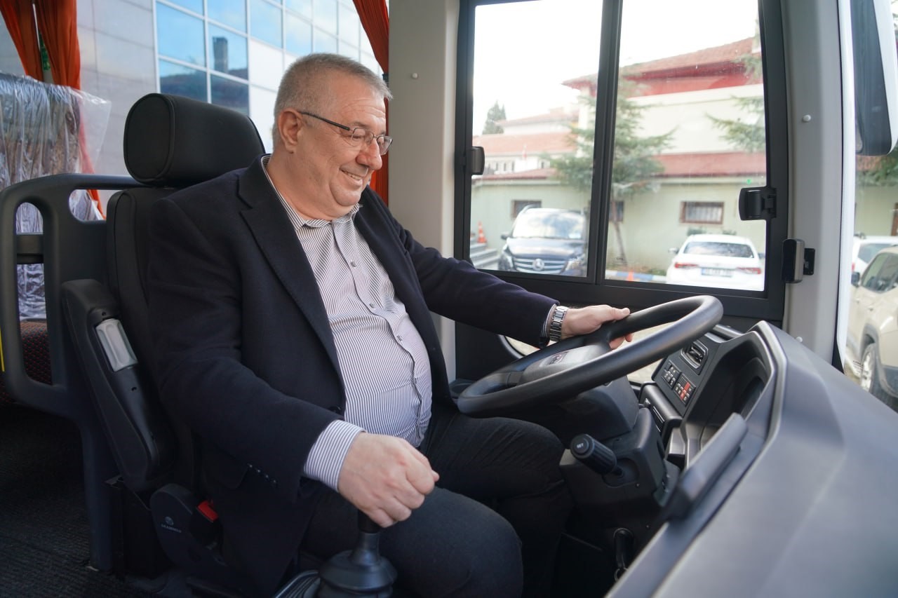 Edremit Belediyesi 8 yeni aracı hizmete sundu
