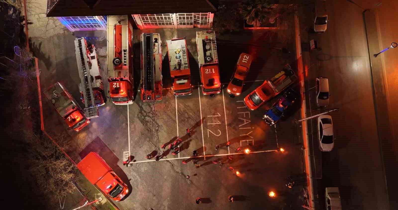 6 Şubat depremlerinde birçok insana umut olan Burdur İtfaiyesi deprem şehitlerini unutmadı